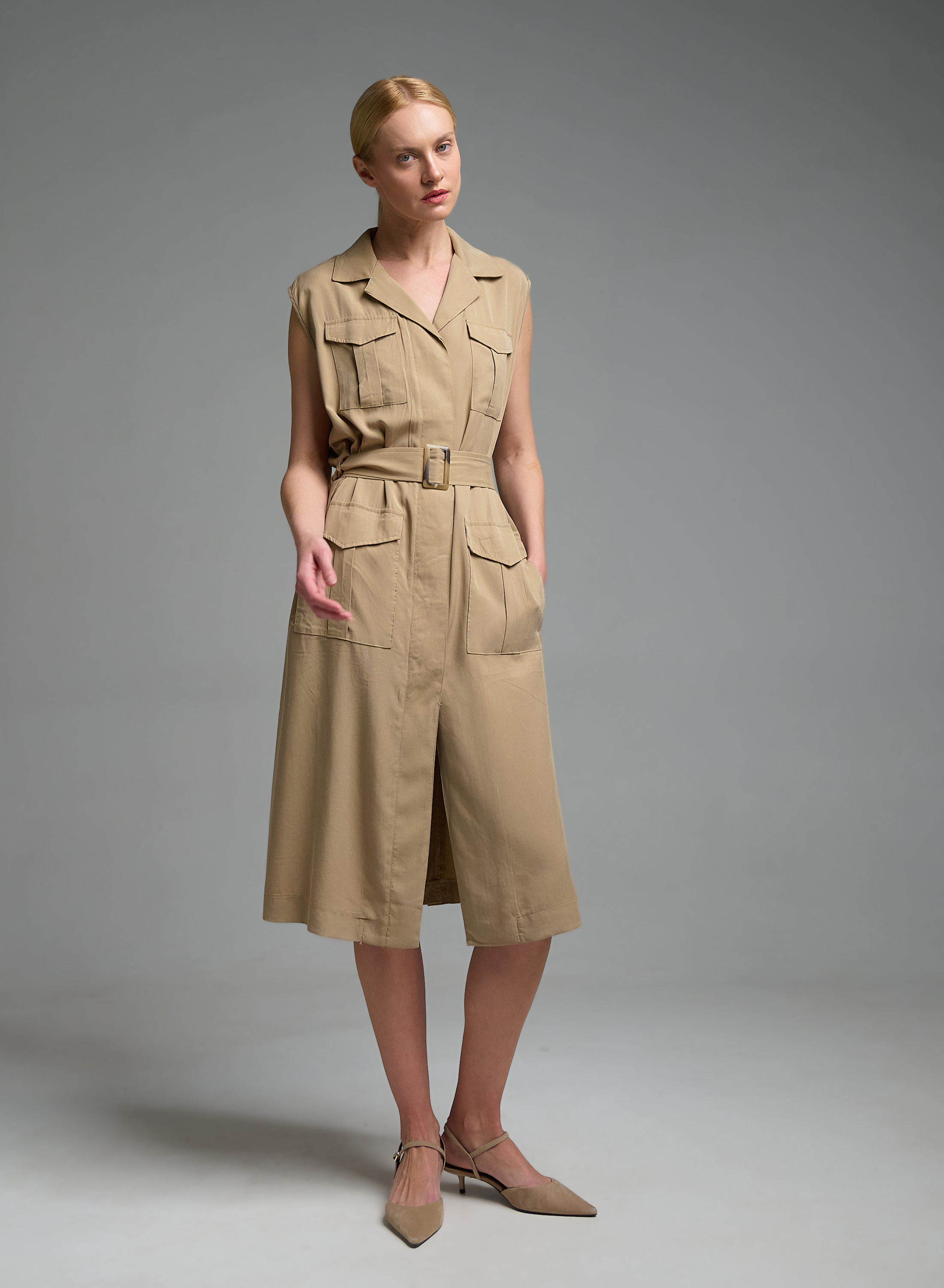 Μπεζ αμάνικο σεμιζιέ Φόρεμα με εξωτερικές τσέπες και με ζώνη Valentina Milano - 7