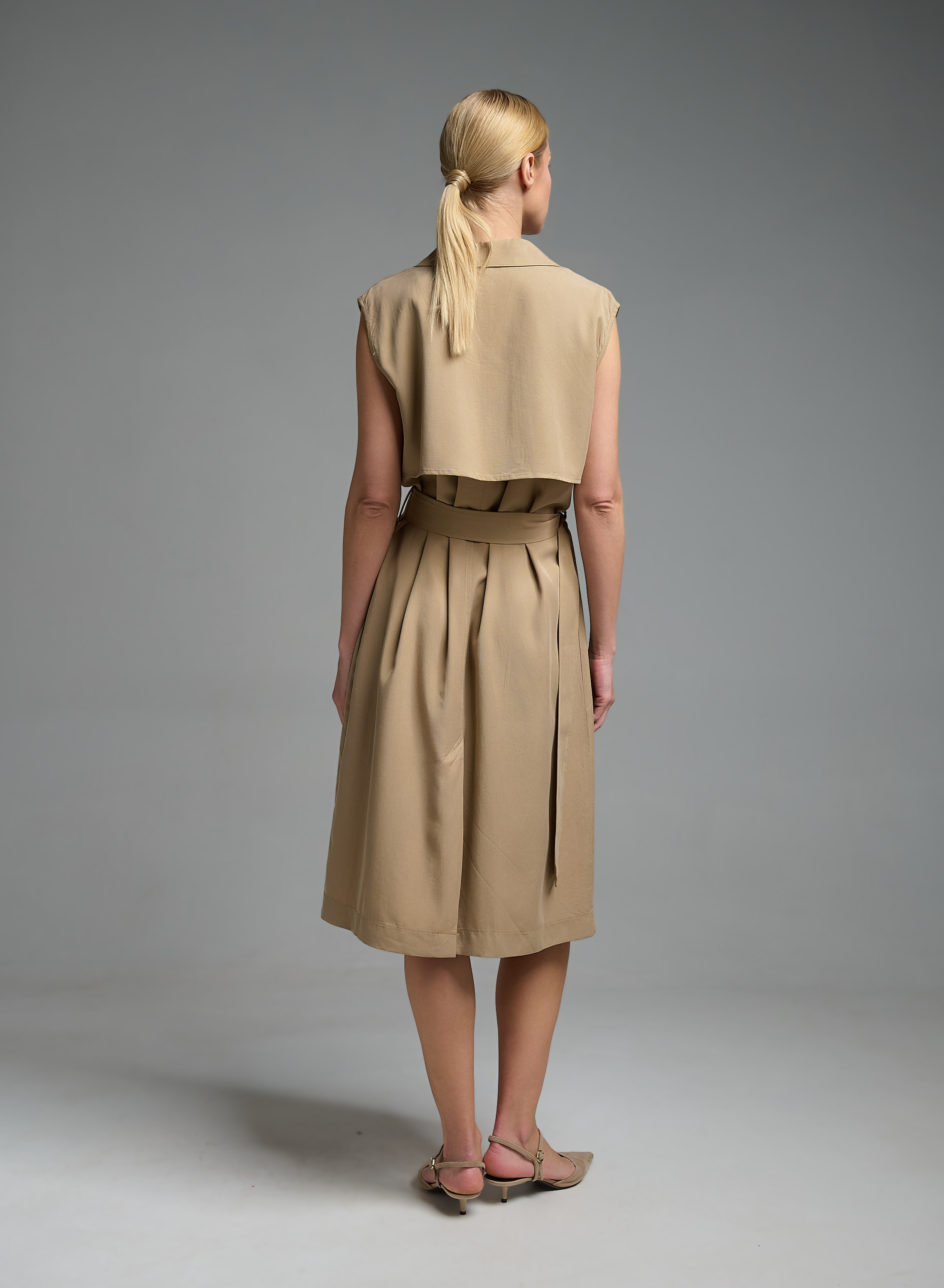 Μπεζ αμάνικο σεμιζιέ Φόρεμα με εξωτερικές τσέπες και με ζώνη Valentina Milano - 8