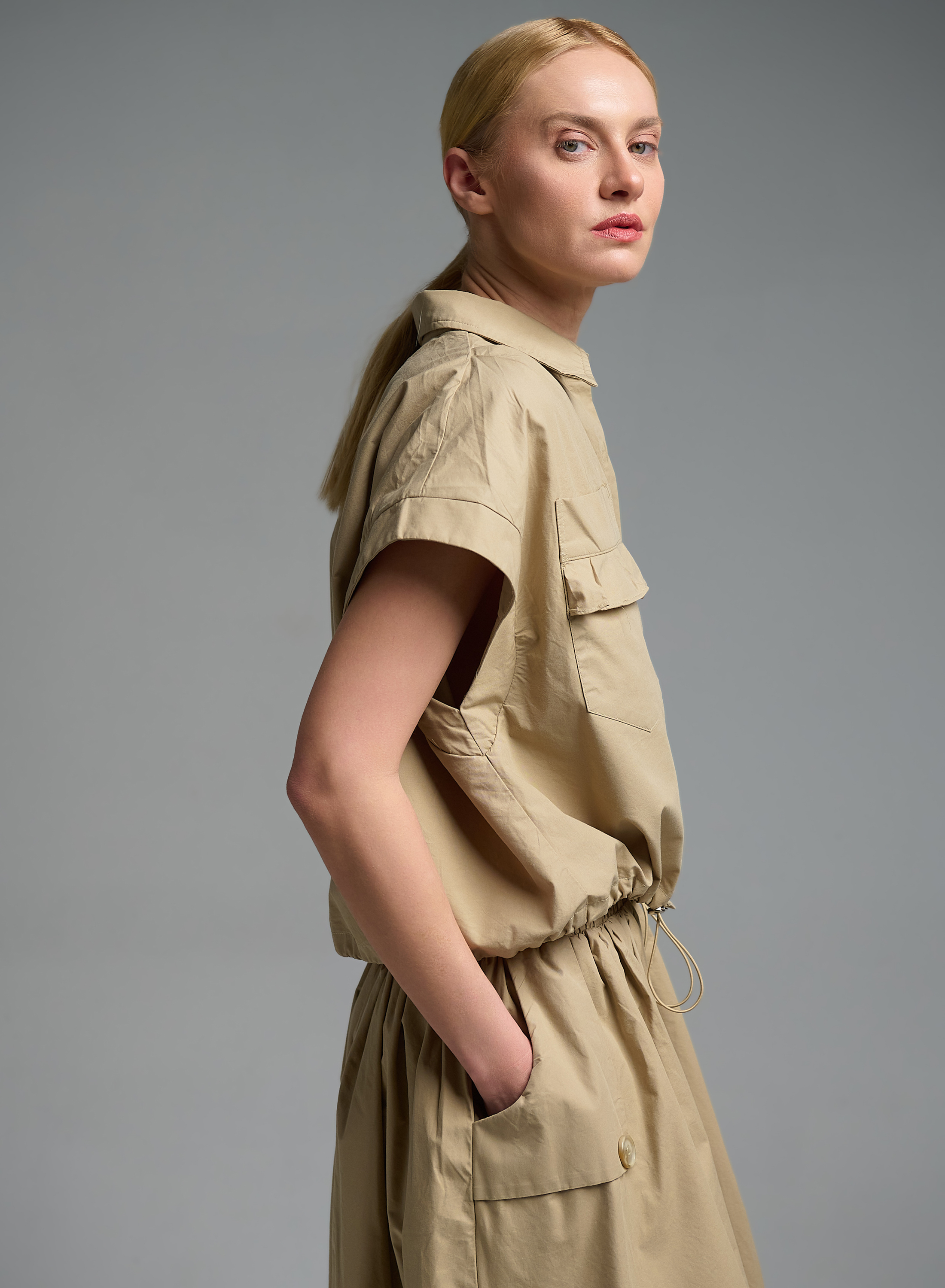 Μπεζ αμάνικο Πουκάμισο με λάστιχο στο τελείωμα Valentina Milano - 1