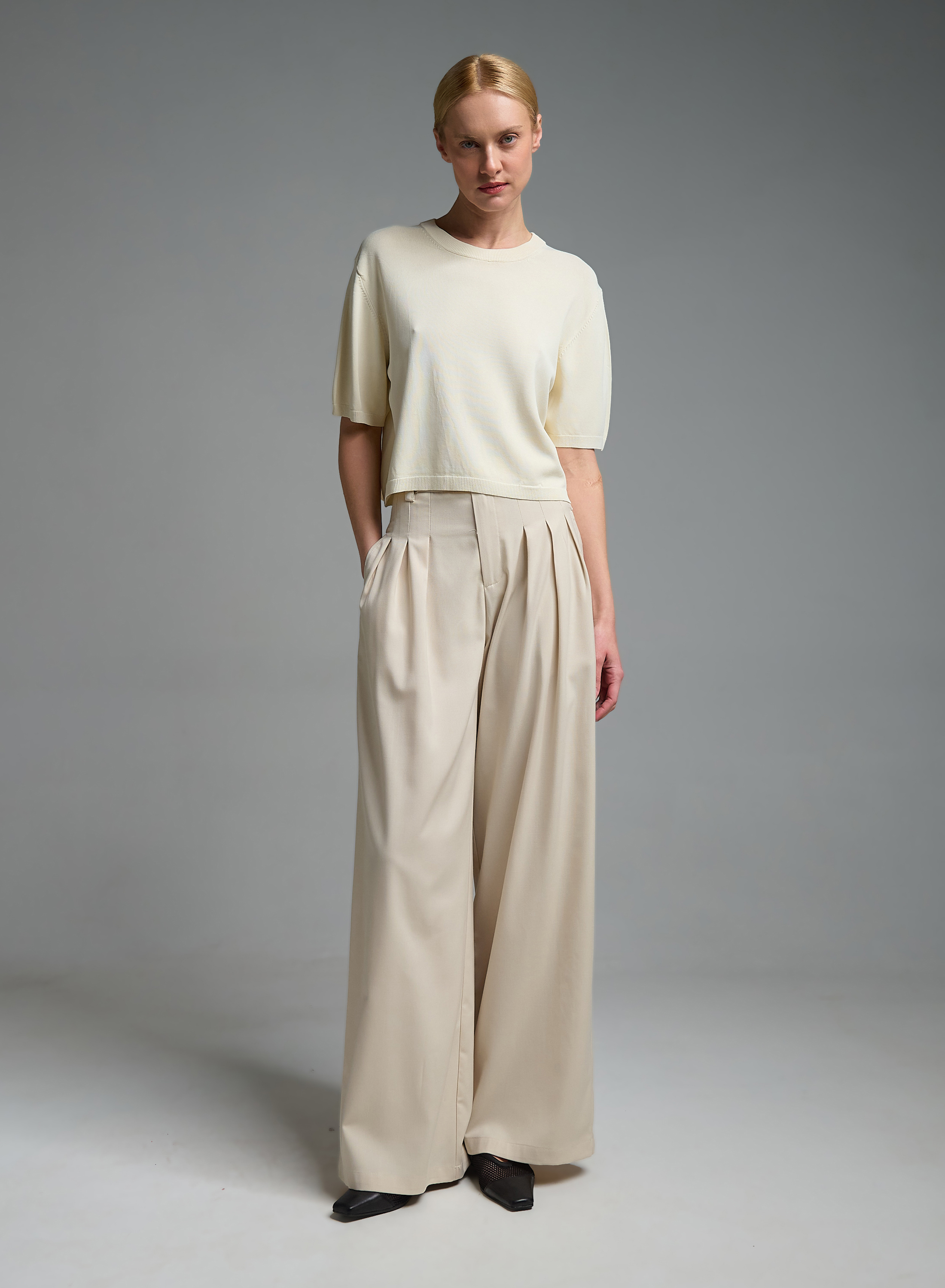 Εκρού πλεκτή Μπλούζα με κοντά μανίκια Valentina Milano - 1