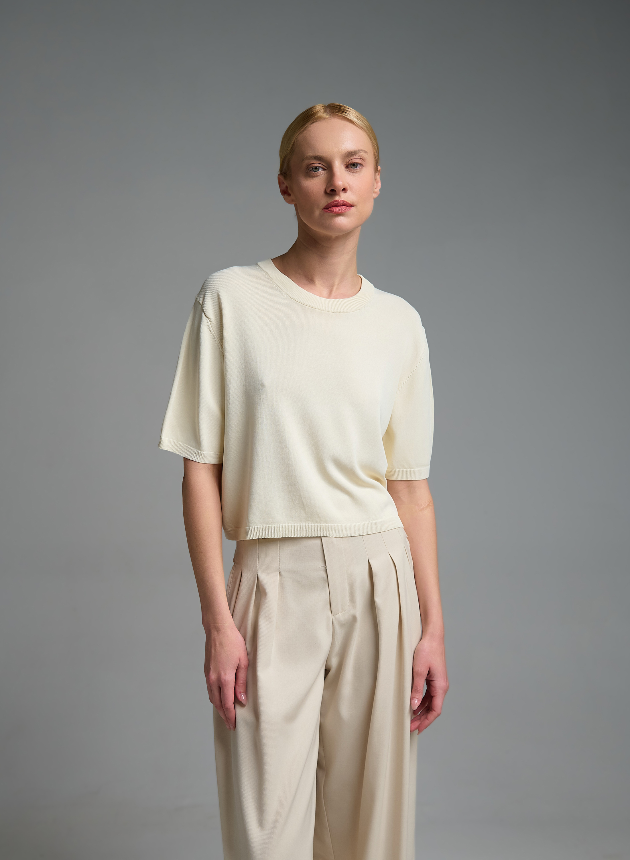 Εκρού πλεκτή Μπλούζα με κοντά μανίκια Valentina Milano - 0