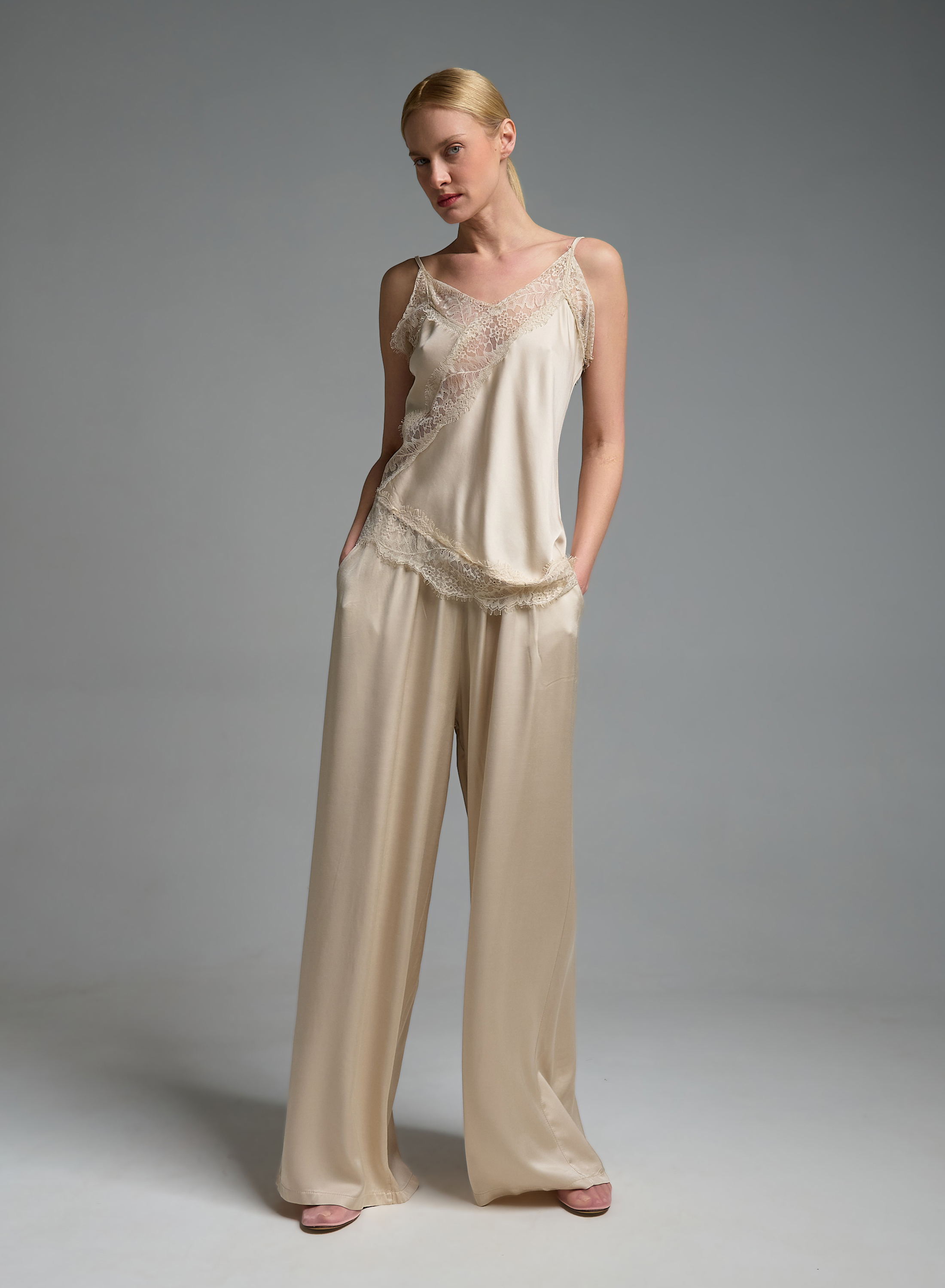 Εκρού silky touch Παντελόνι με λάστιχο και κορδόνι στη μέση Valentina Milano - 0