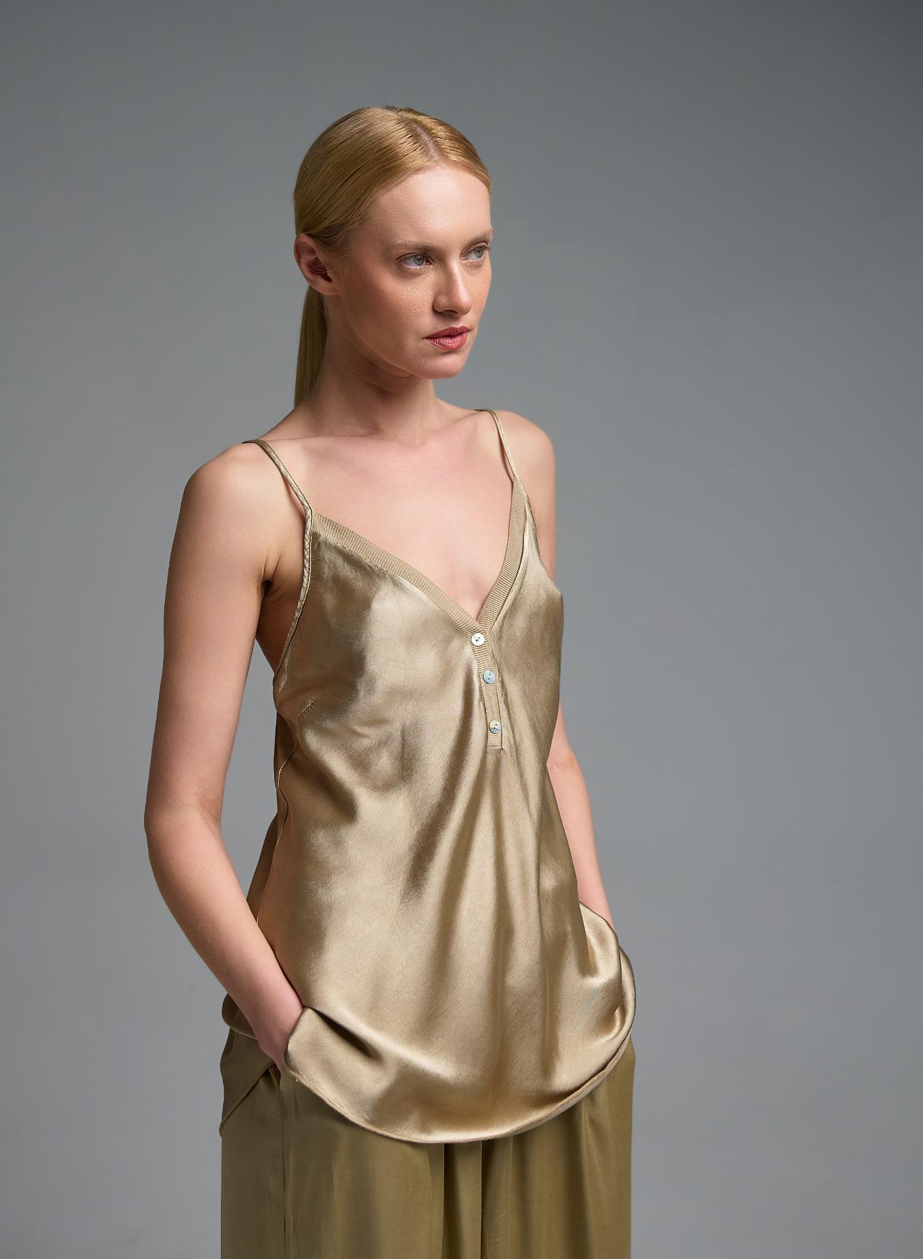 Μπεζ silky touch Τοπ με τιράντες και με V λαιμόκοψη με κουμπιά Valentina Milano - 1