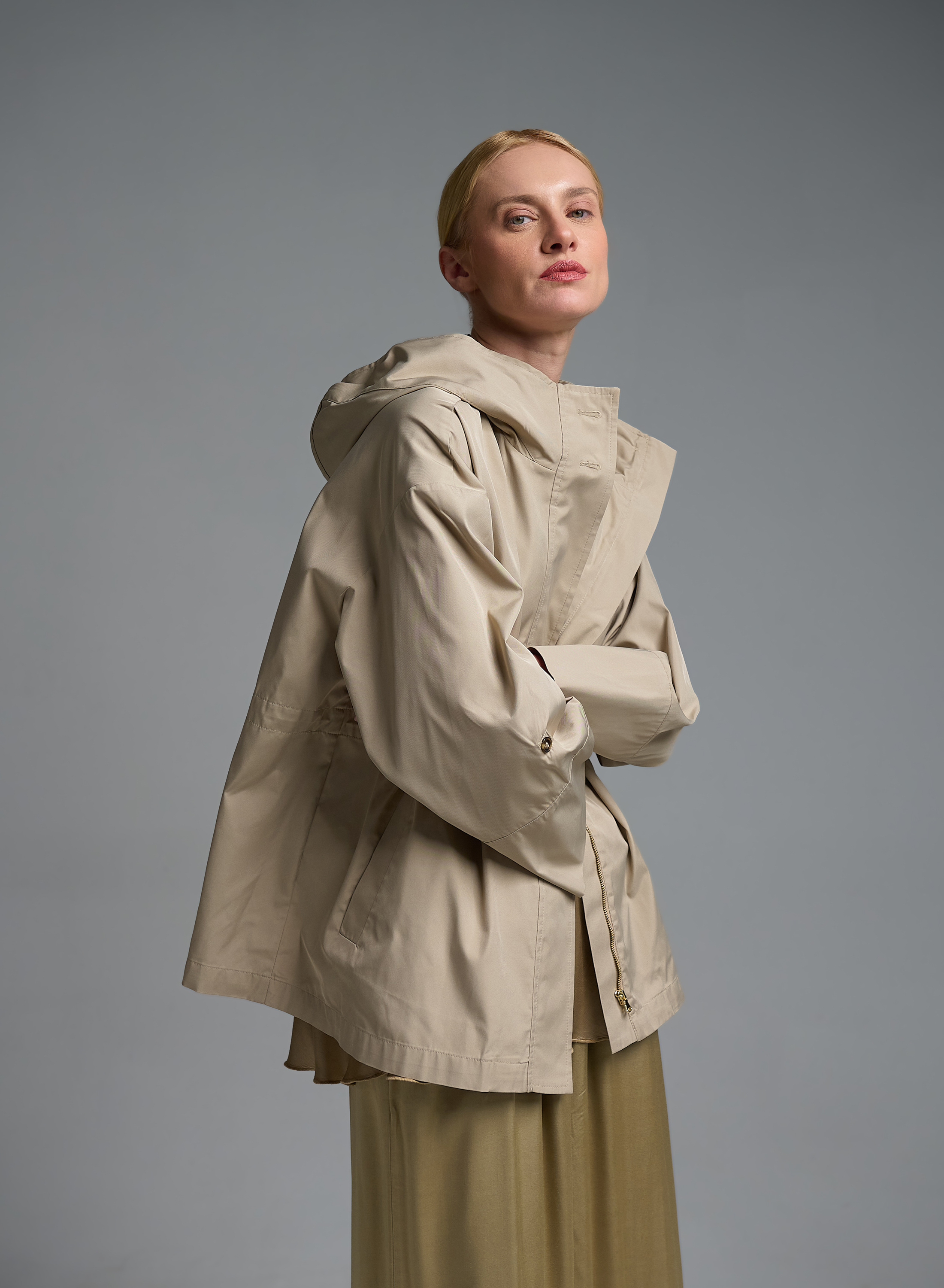 Μπεζ αδιάβροχο Parka με κουκούλα και με εσωτερικό κορδόνι στη μέση Emme Marella - 5