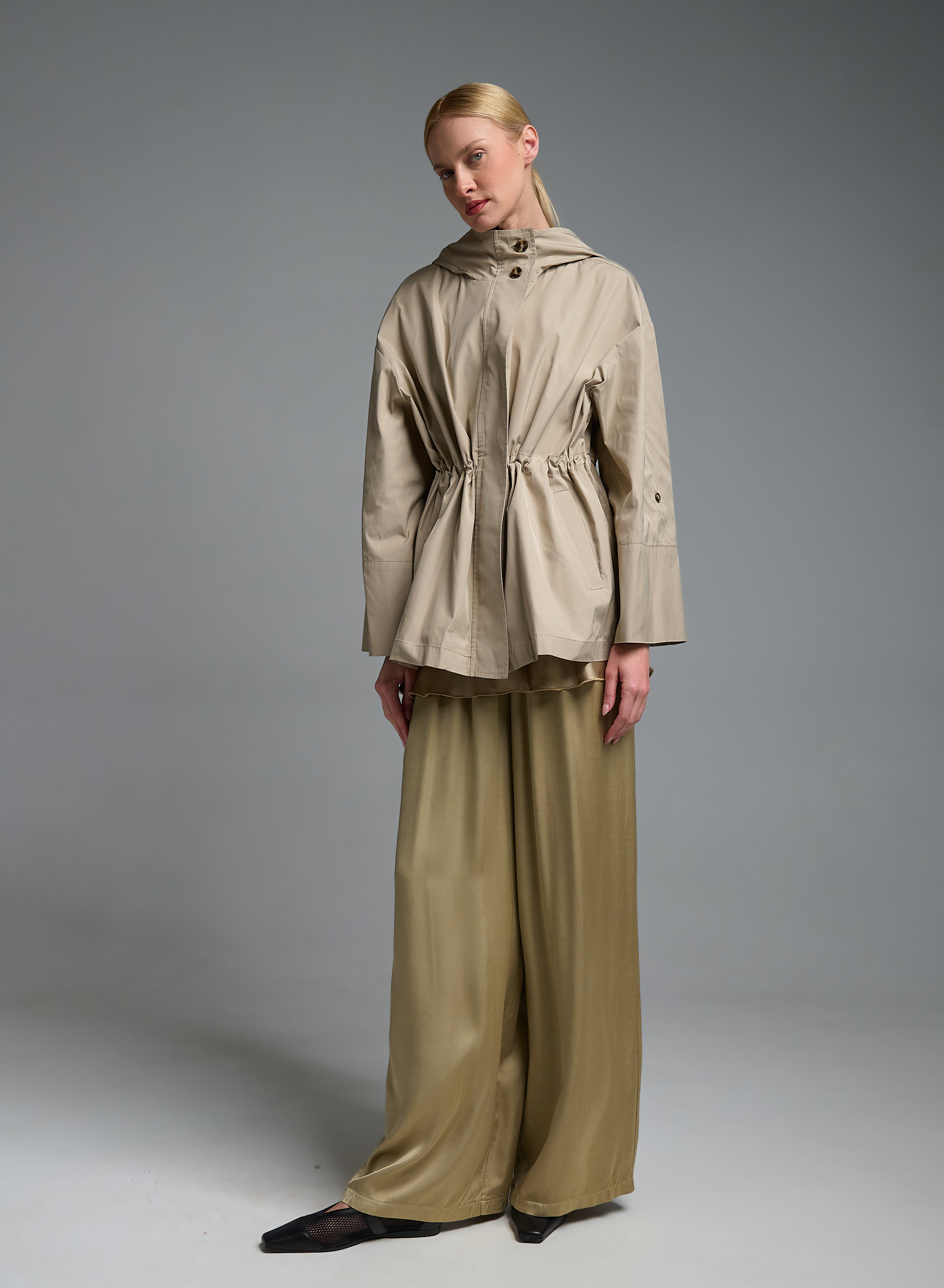 Μπεζ αδιάβροχο Parka με κουκούλα και με εσωτερικό κορδόνι στη μέση Emme Marella - 6