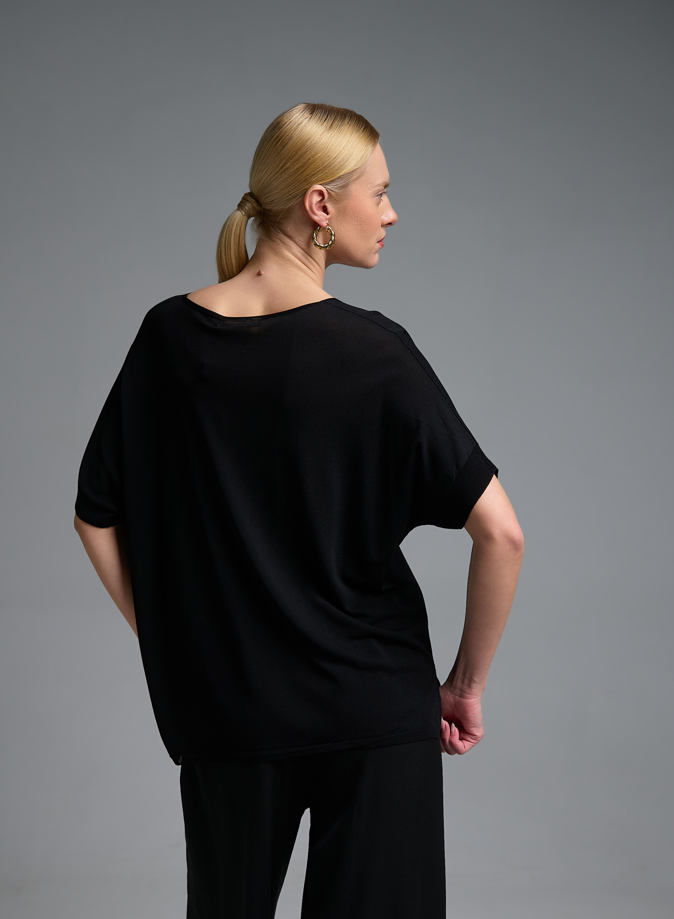 Μαύρη πλεκτή Μπλούζα με V λαιμόκοψη και με κοντά μανίκια Valentina Milano - 5