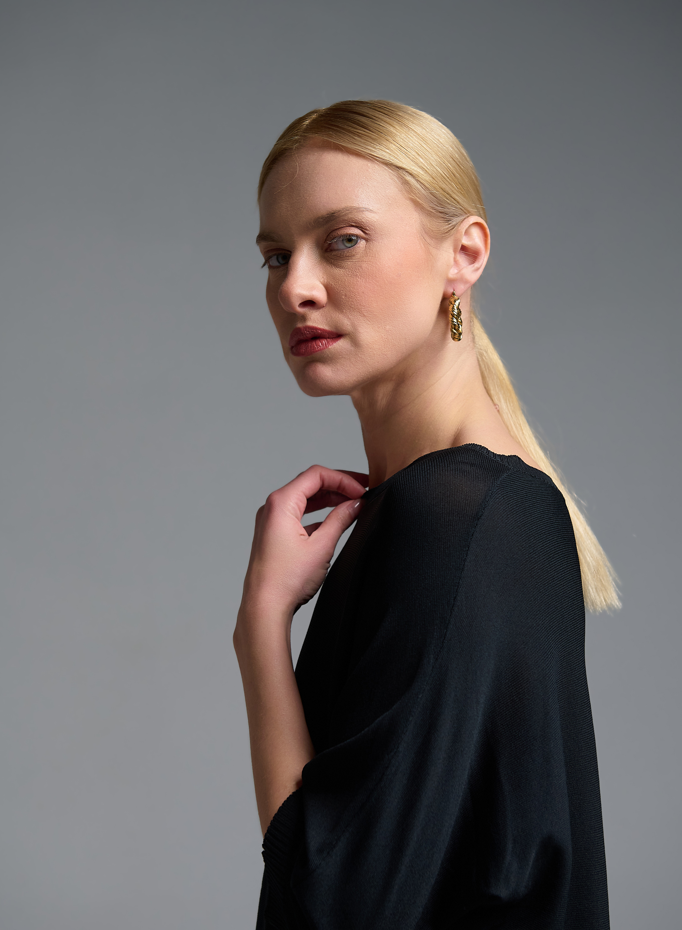 Μαύρη πλεκτή Μπλούζα με ανοίγματα στο πλάι και με κοντά μανίκια Valentina Milano - 3