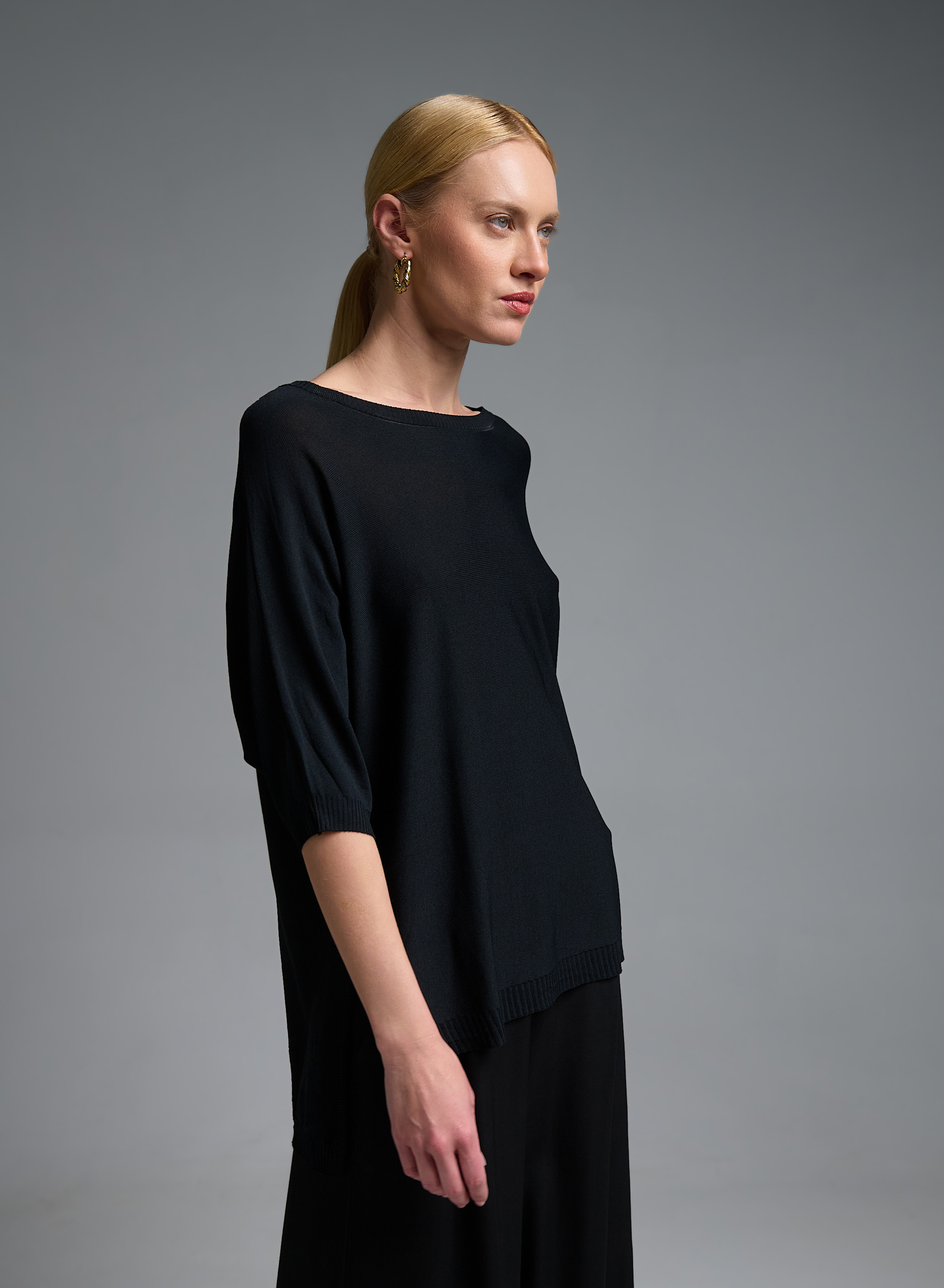 Μαύρη πλεκτή Μπλούζα με ανοίγματα στο πλάι και με κοντά μανίκια Valentina Milano - 4