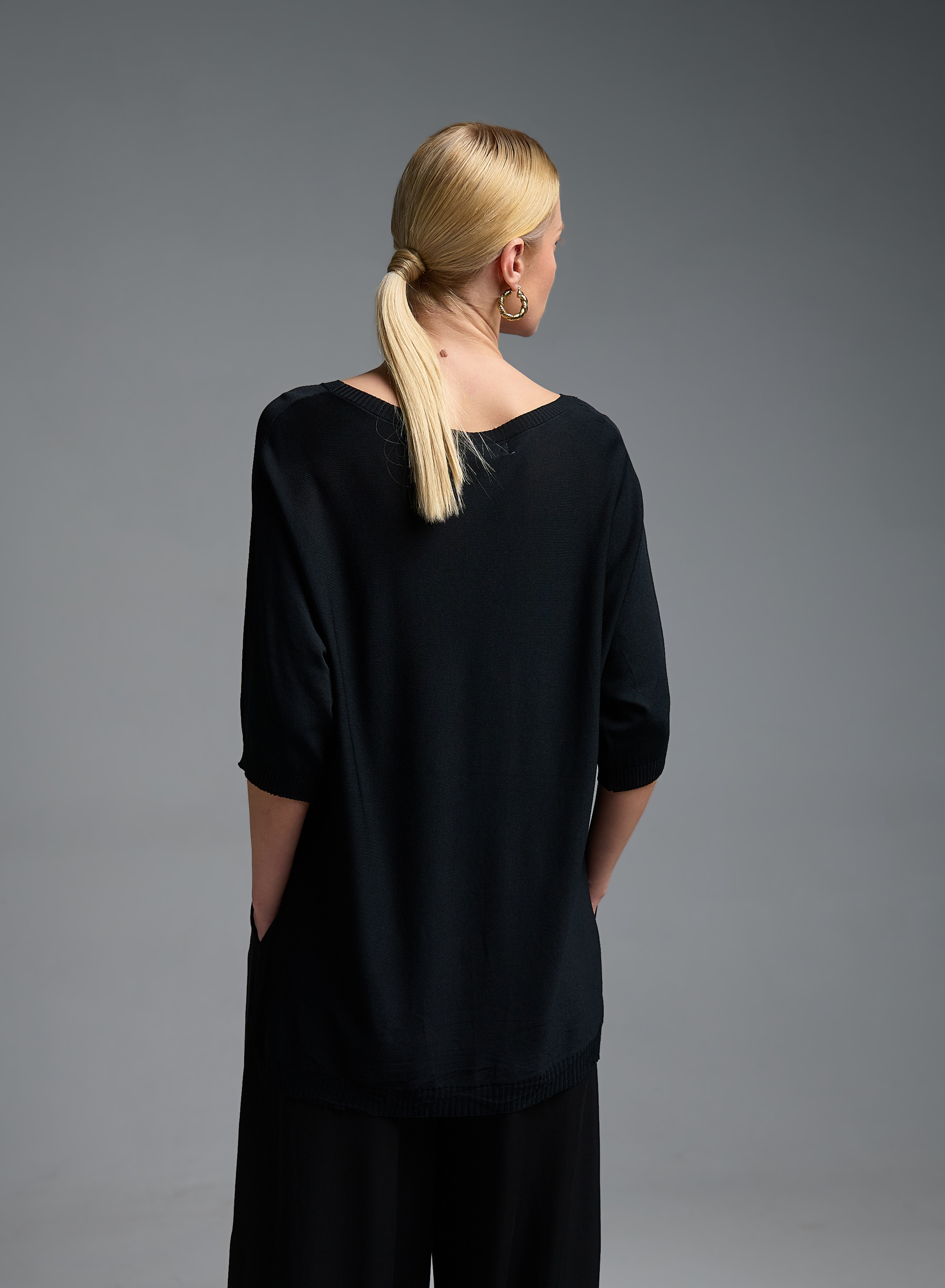 Μαύρη πλεκτή Μπλούζα με ανοίγματα στο πλάι και με κοντά μανίκια Valentina Milano - 6