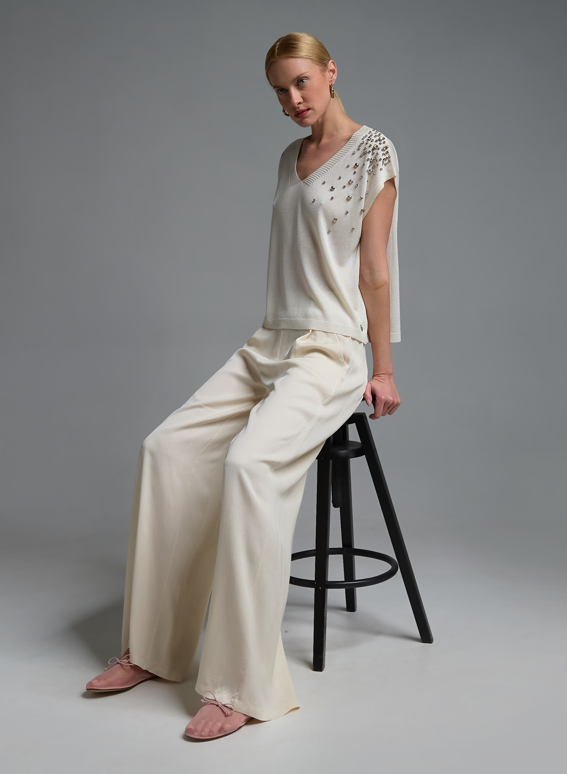 Εκρού αμάνικη πλεκτή Μπλούζα με V λαιμόκοψη και με διακοσμητικά κρύσταλλα Eco - 0