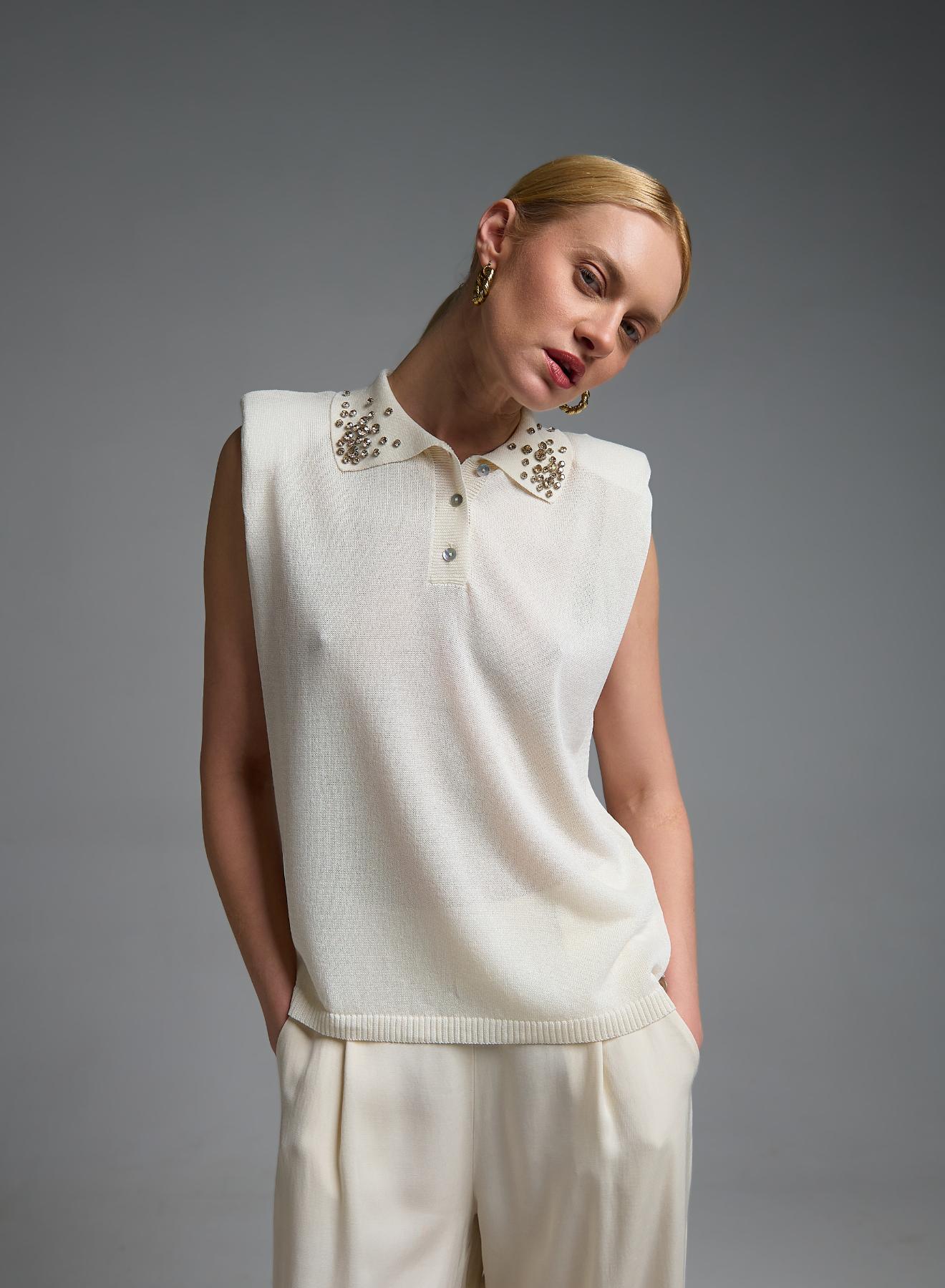 Εκρού πλεκτή αμάνικη Μπλούζα με γιακά με διακοσμητικά κρύσταλλα Eco - 1