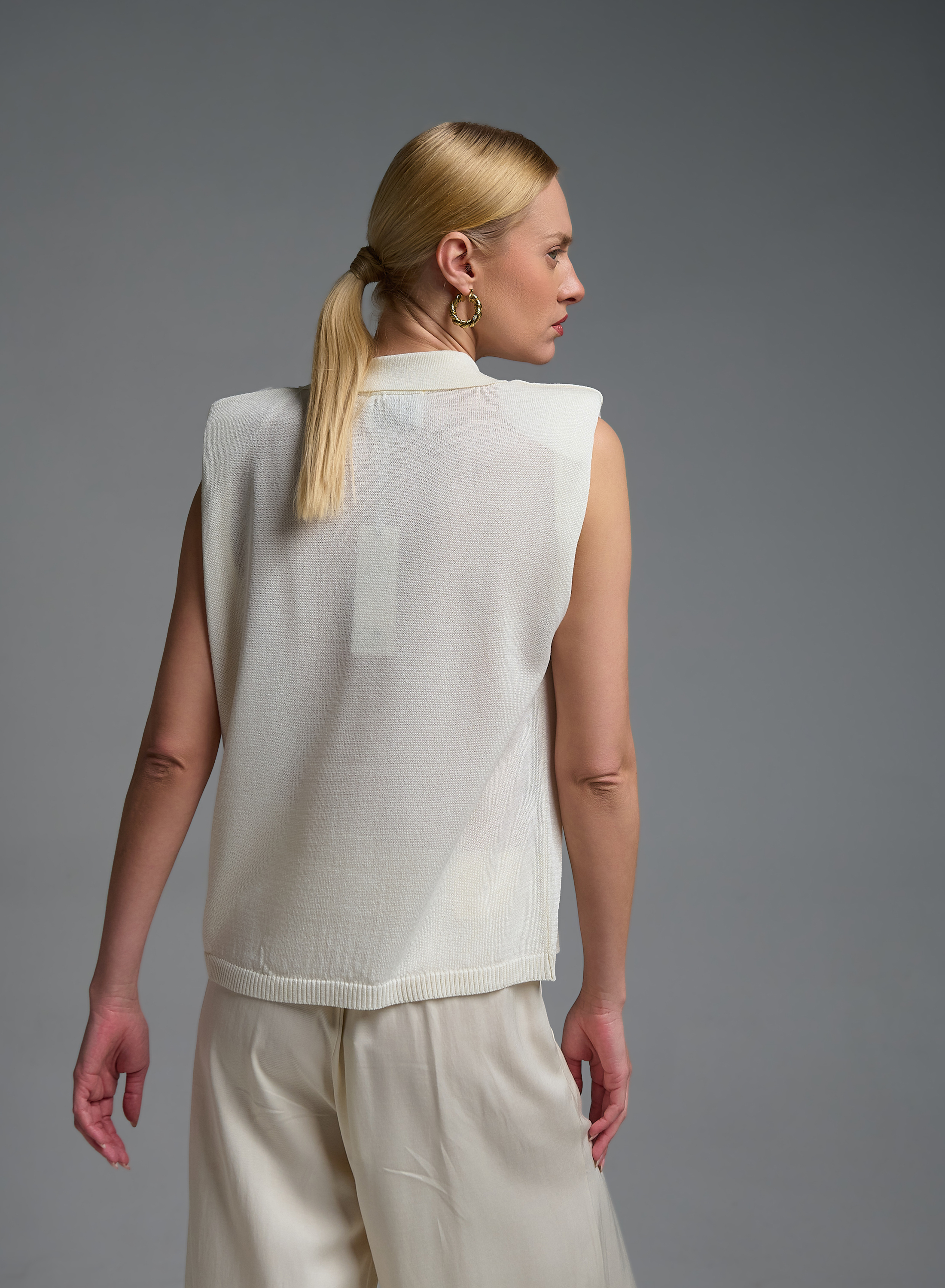 Εκρού πλεκτή αμάνικη Μπλούζα με γιακά με διακοσμητικά κρύσταλλα Eco - 5