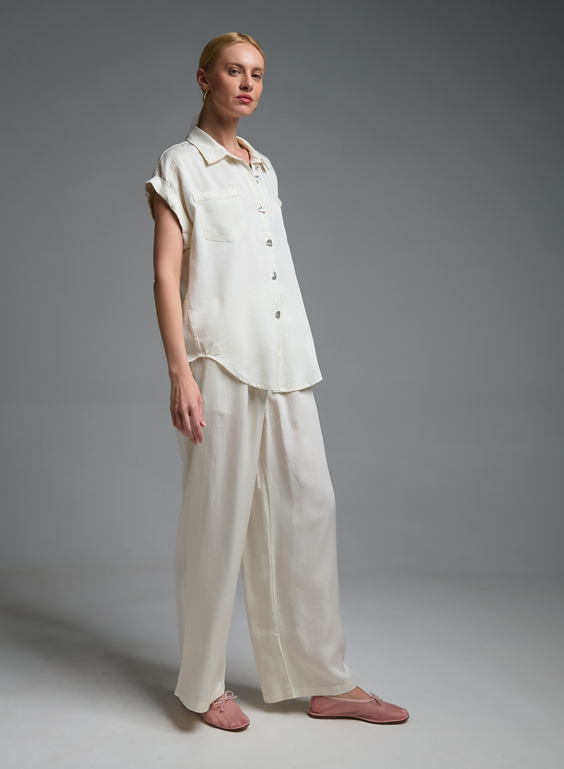 Εκρού αμάνικο Πουκάμισο σε χαλαρή γραμμή με μεταλλικά κουμπιά Valentina Milano - 2