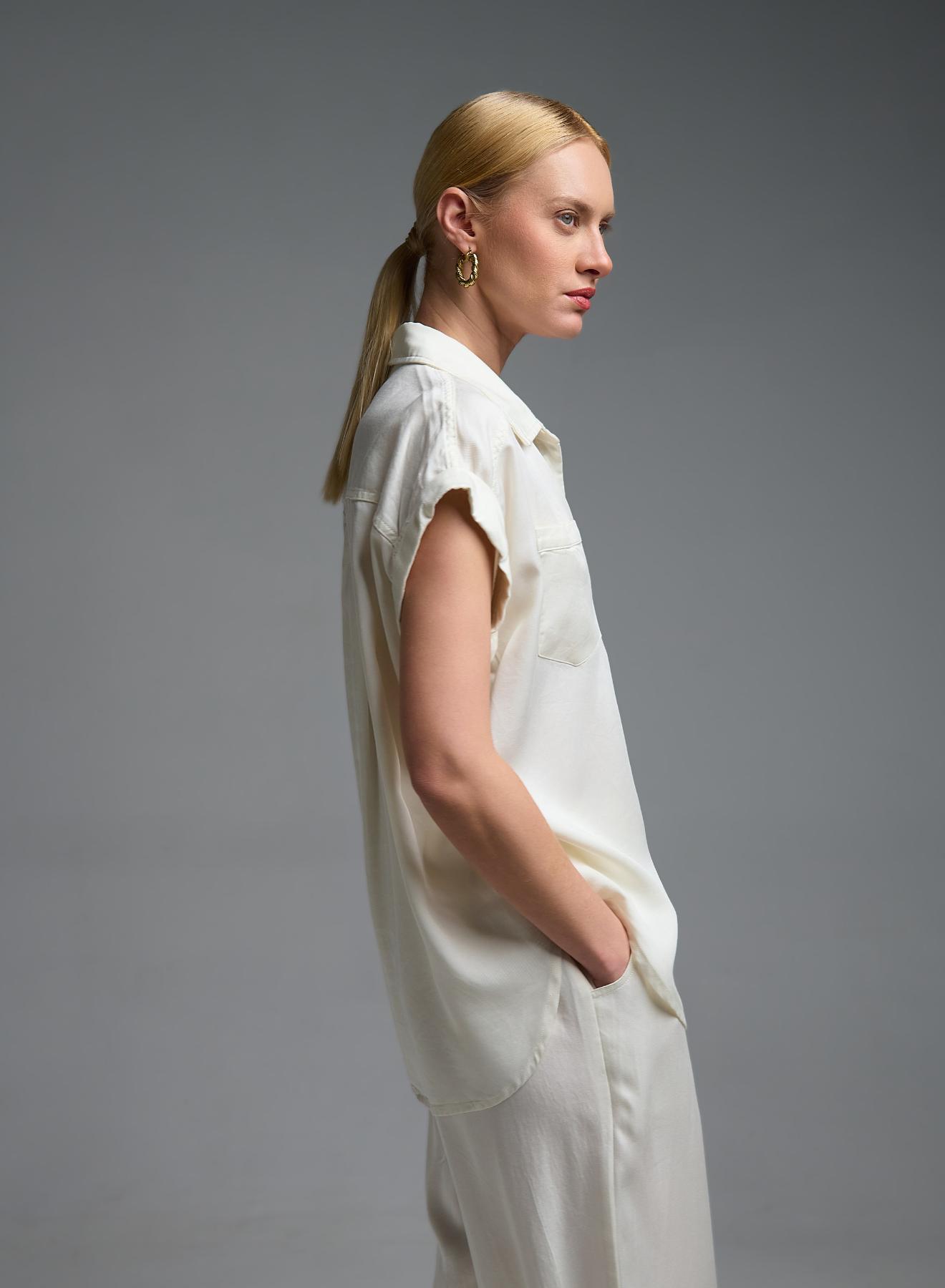 Εκρού αμάνικο Πουκάμισο σε χαλαρή γραμμή με μεταλλικά κουμπιά Valentina Milano - 5