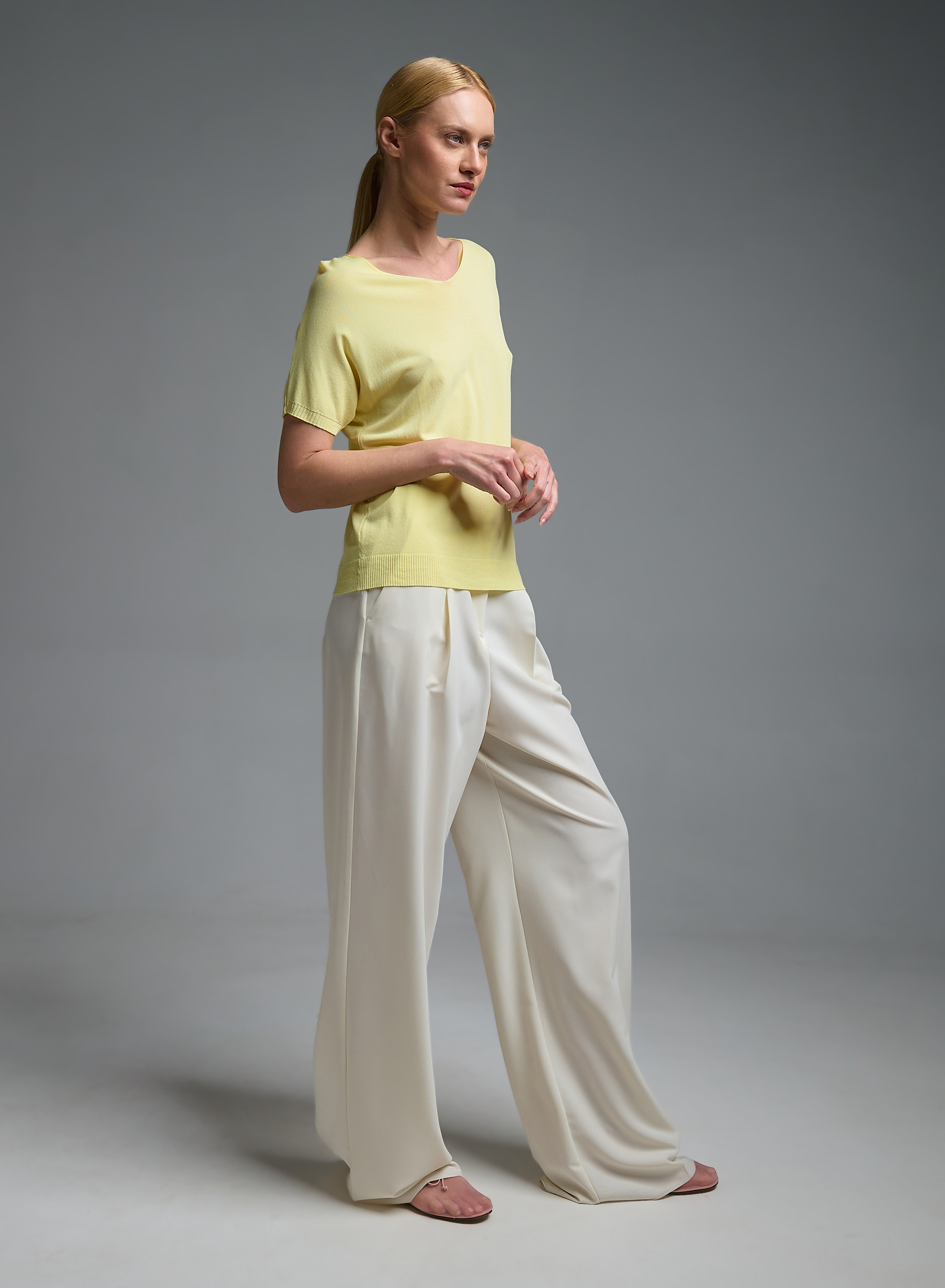 Κίτρινη πλεκτή Μπλούζα κοντά μανίκια και με V λαιμόκοψη Valentina Milano - 3