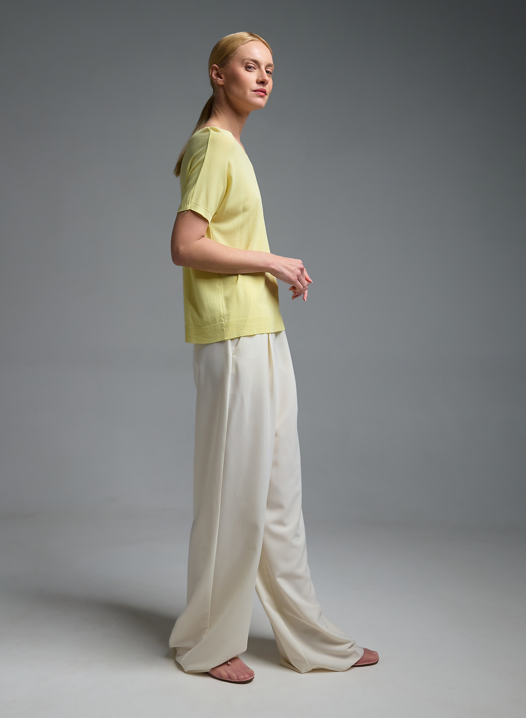 Κίτρινη πλεκτή Μπλούζα κοντά μανίκια και με V λαιμόκοψη Valentina Milano - 4