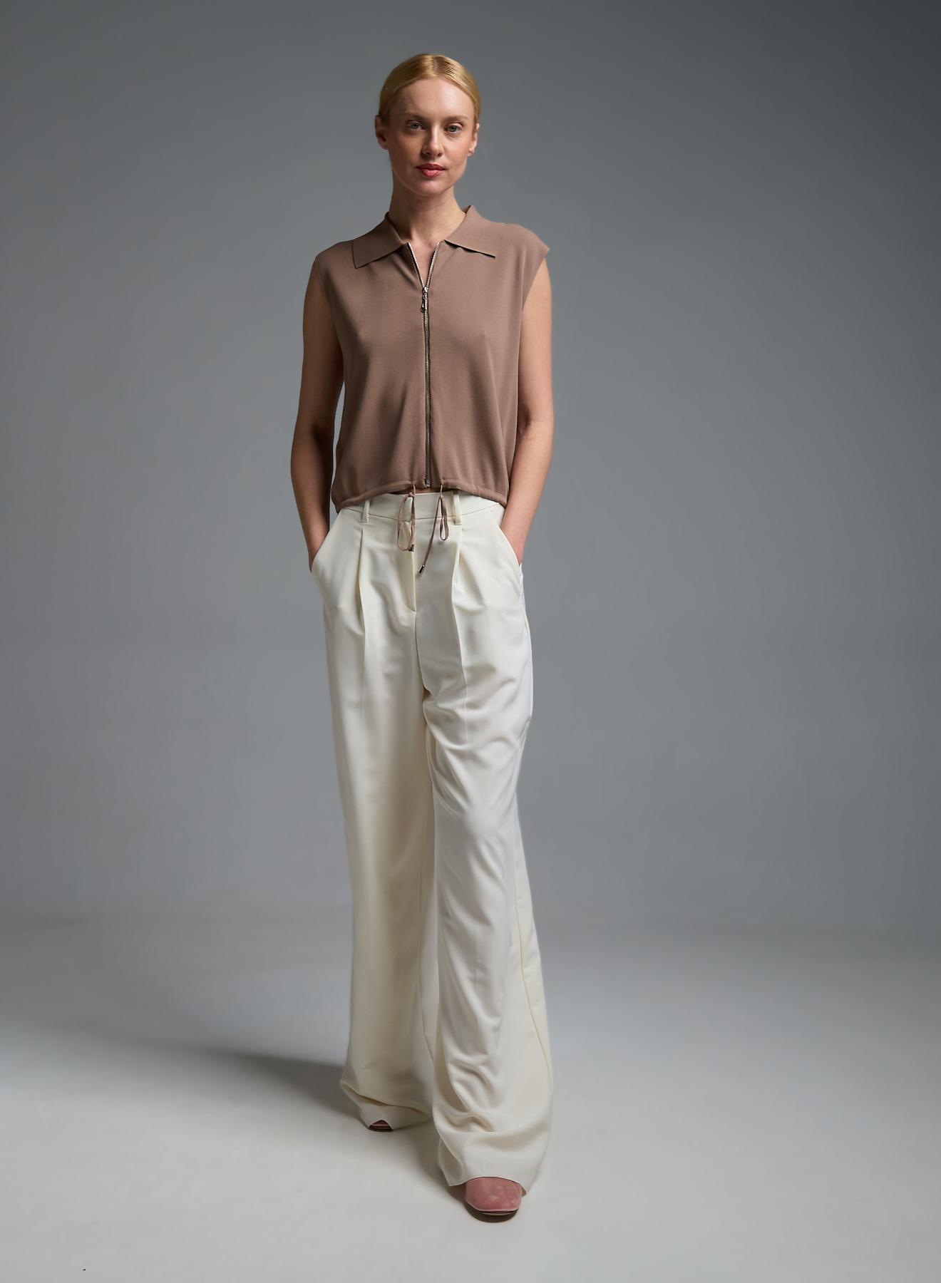 Κακάο αμάνικη πλεκτή Μπλούζα polo με φερμουάρ και με κορδόνι στο τελείωμα Valentina Milano - 2