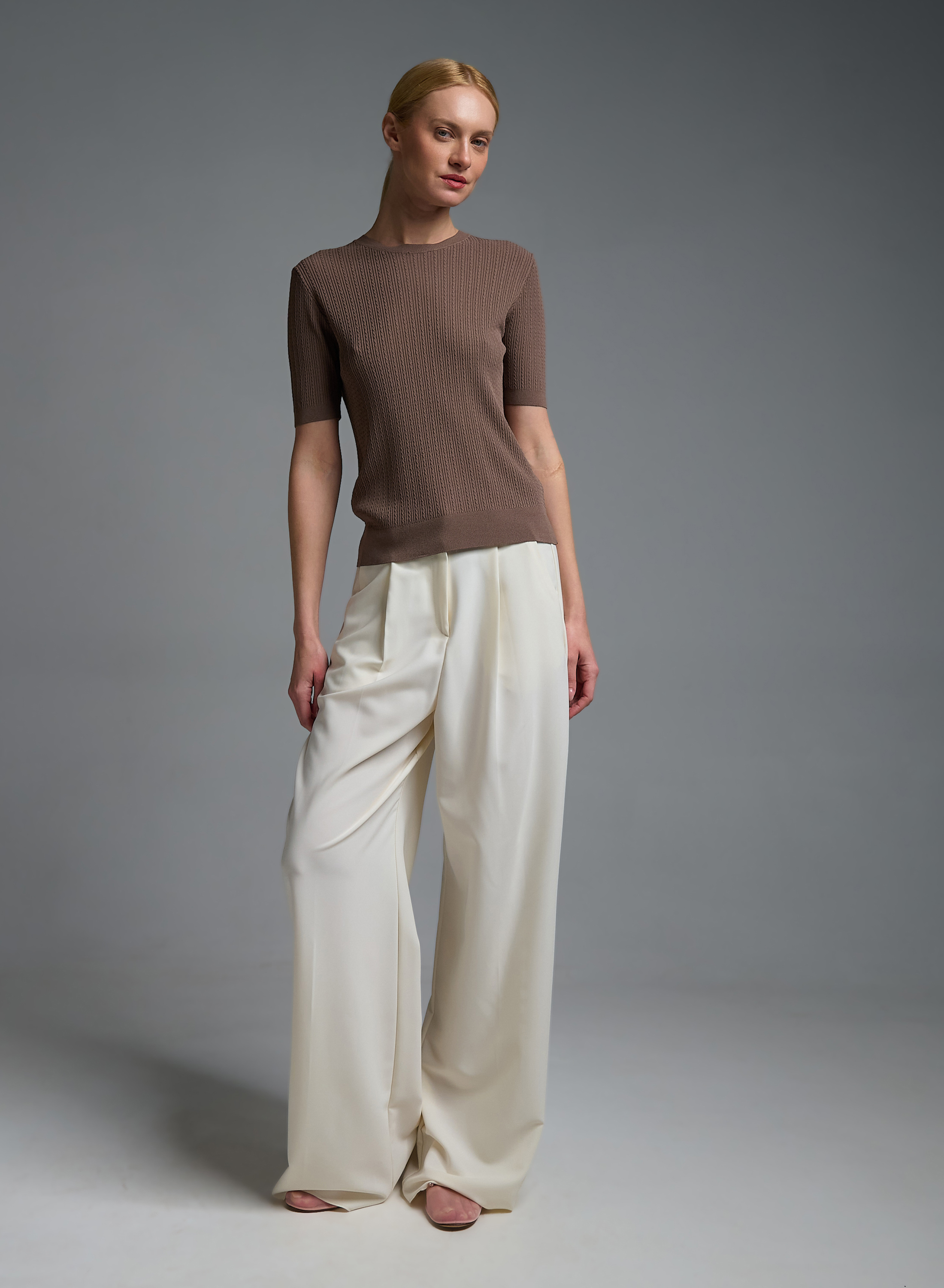 Κακάο πλεκτή Μπλούζα με κοντά μανίκια και με ανάγλυφα σχέδια Valentina Milano - 0