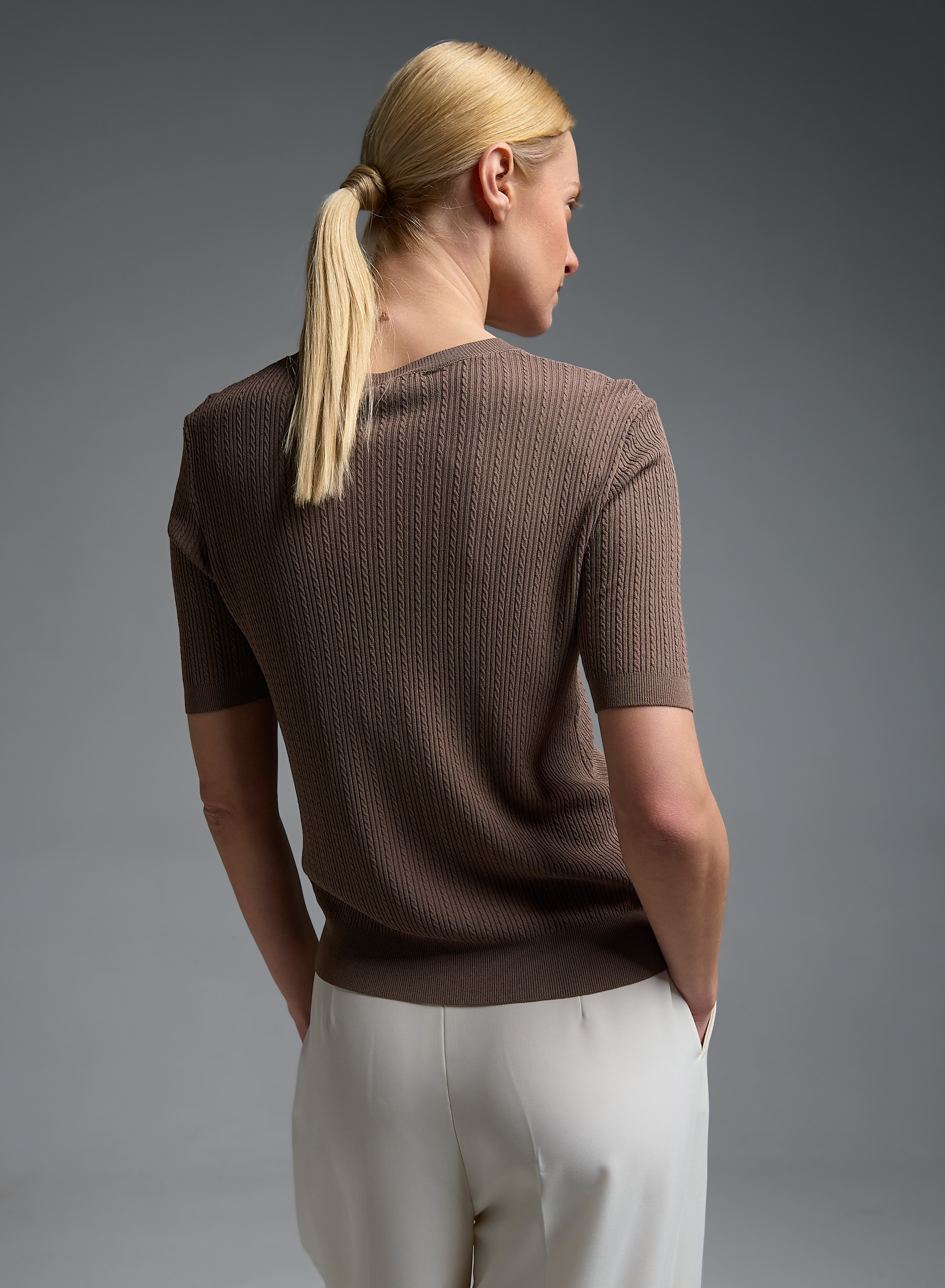 Κακάο πλεκτή Μπλούζα με κοντά μανίκια και με ανάγλυφα σχέδια Valentina Milano - 4