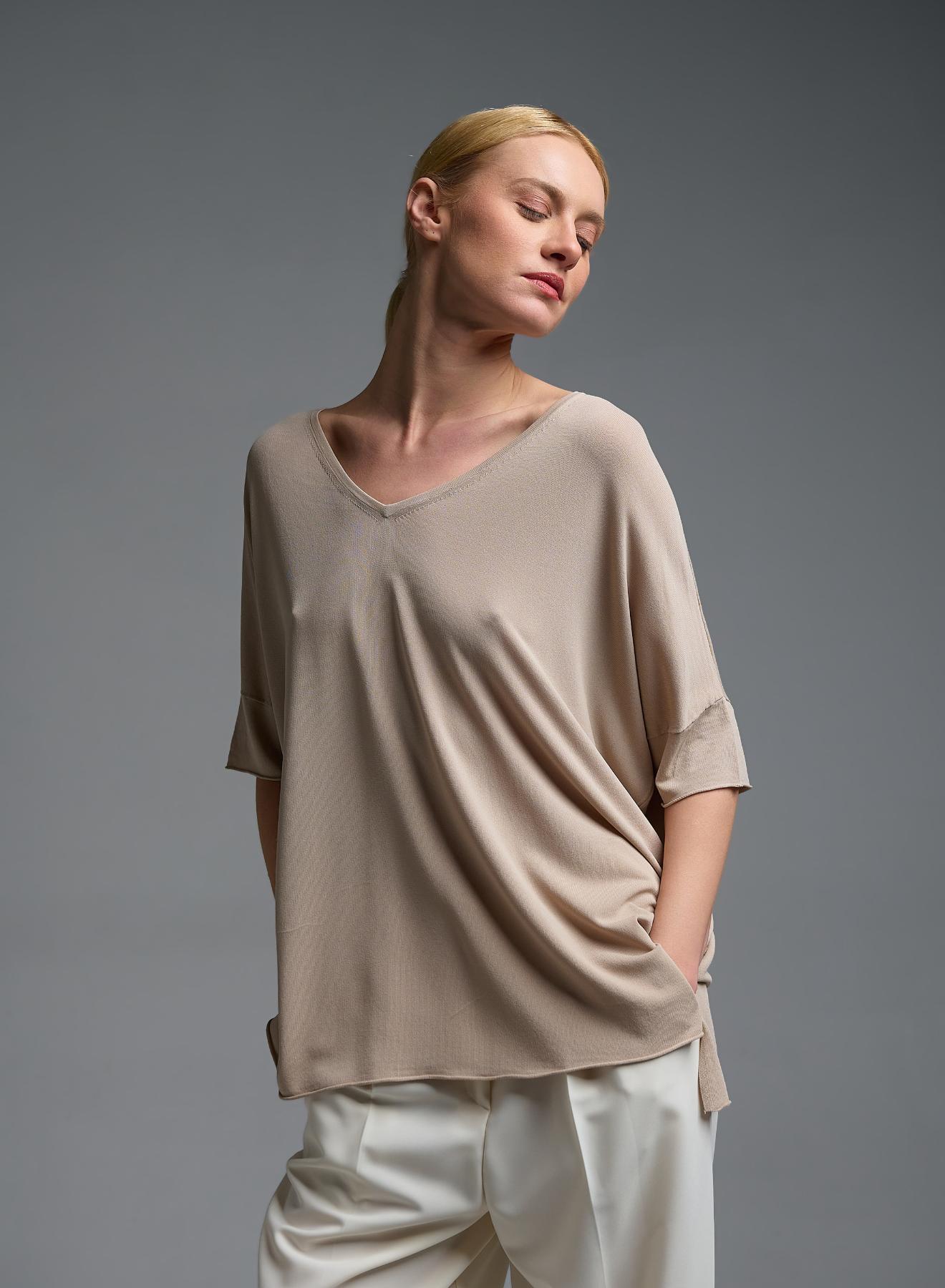 Taupe πλεκτή Μπλούζα loose fit με κοντά μανίκια, με V λαιμόκοψη και με ανοίγματα στο πλάι Valentina Milano - 3