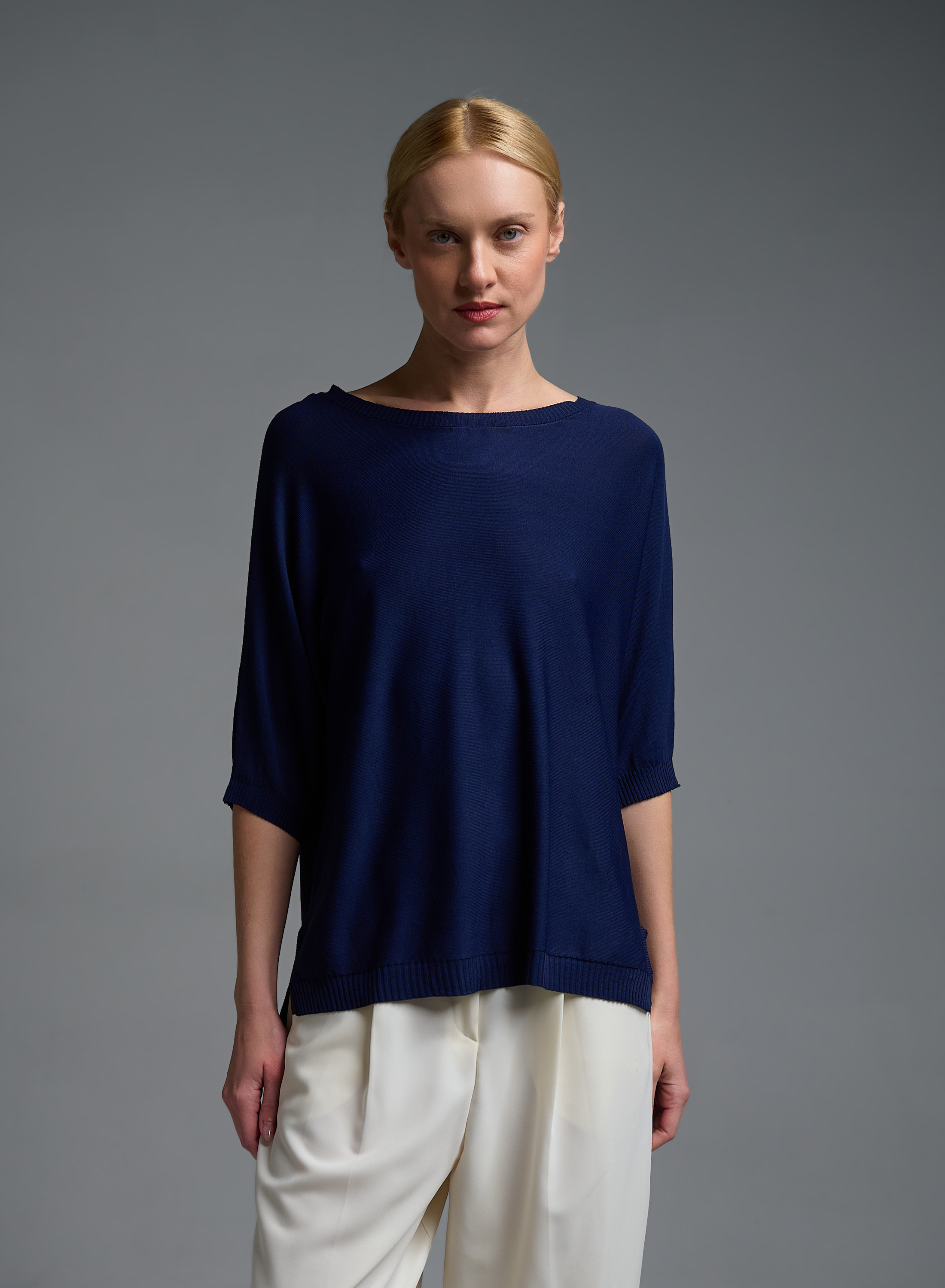 Μπλε πλεκτή Μπλούζα με ανοίγματα στο πλάι και με κοντά μανίκια Valentina Milano - 0