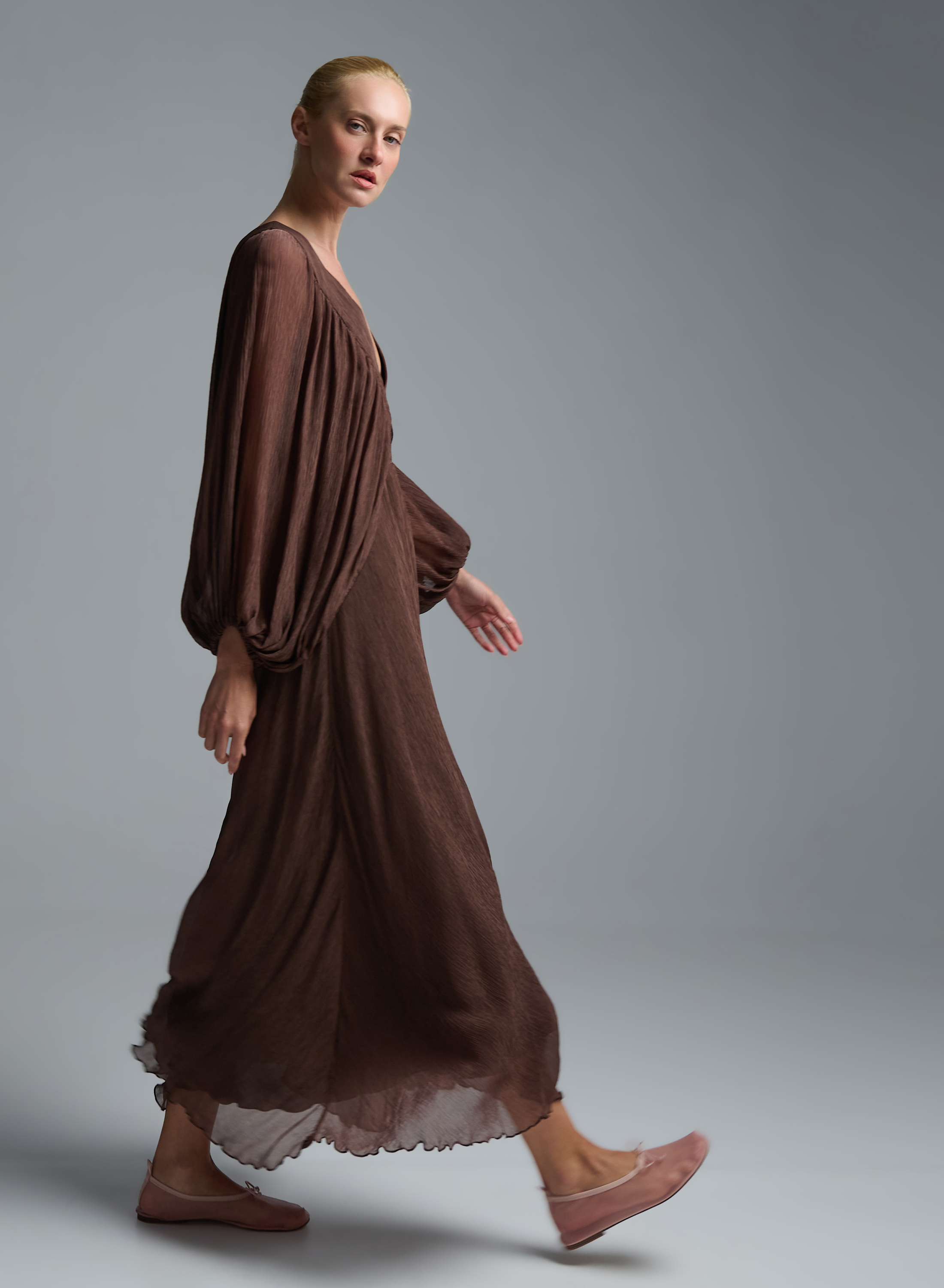 Chocolate long Dress with V neckline and with wide sleeves Imperial - 8