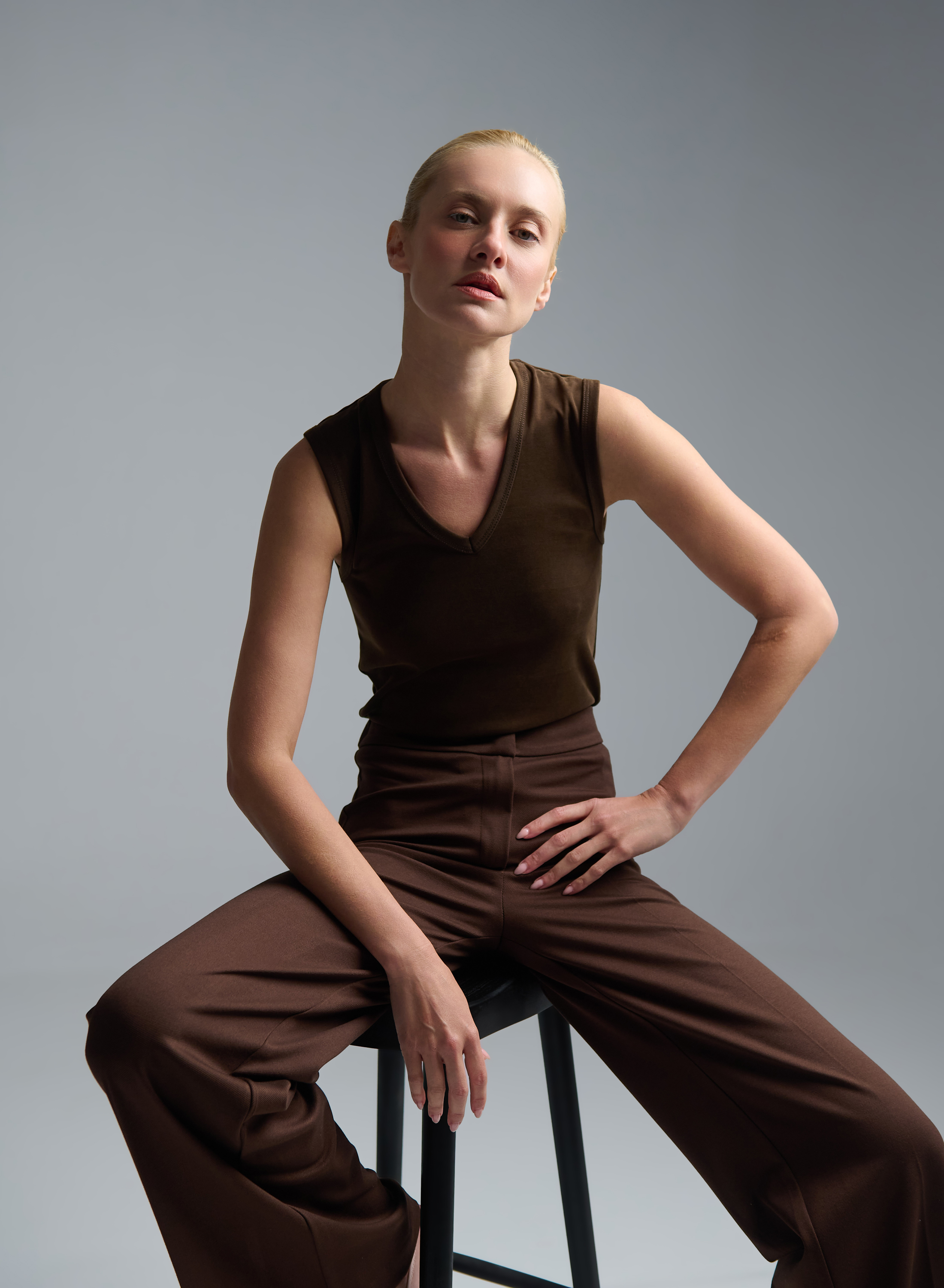 Chocolate sleeveless Top with V neckline Imperial - 0