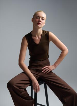 Chocolate sleeveless Top with V neckline Imperial - 60874