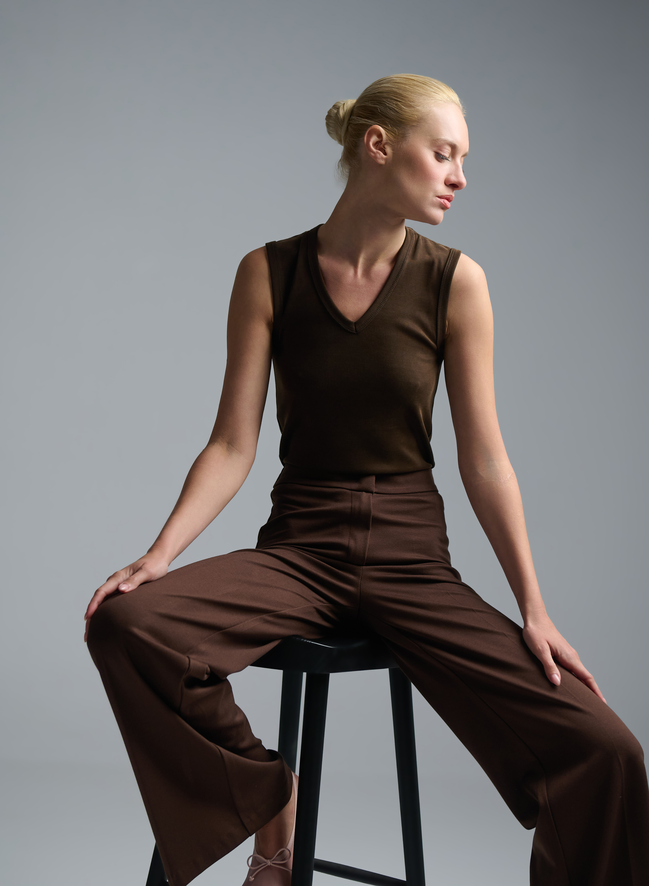 Chocolate sleeveless Top with V neckline Imperial - 2