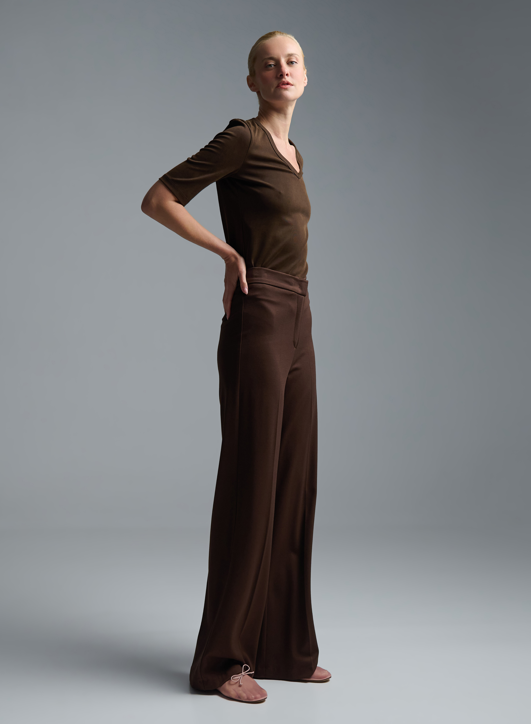 Chocolate Top with short sleeves and with V neckline Imperial - 2