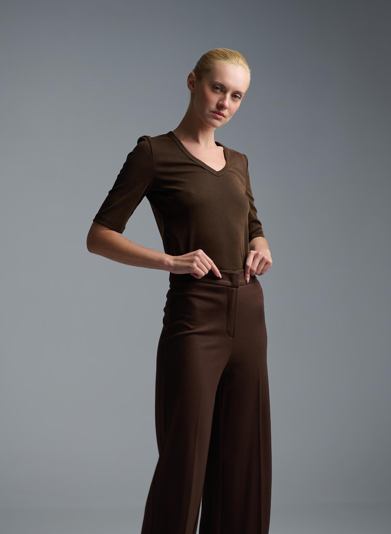 Chocolate Top with short sleeves and with V neckline Imperial - 4