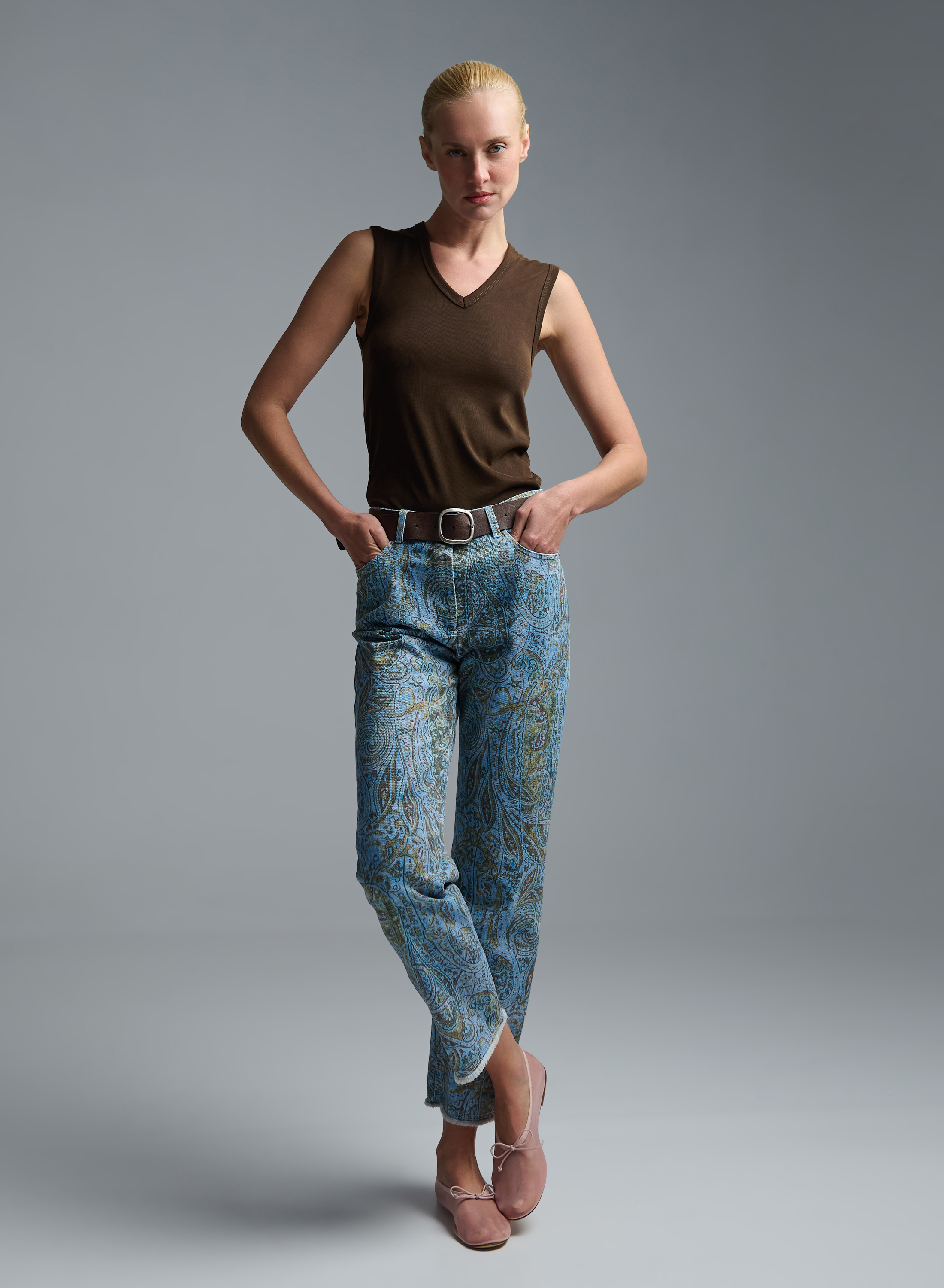 Chocolate sleeveless Top with V neckline Imperial - 0
