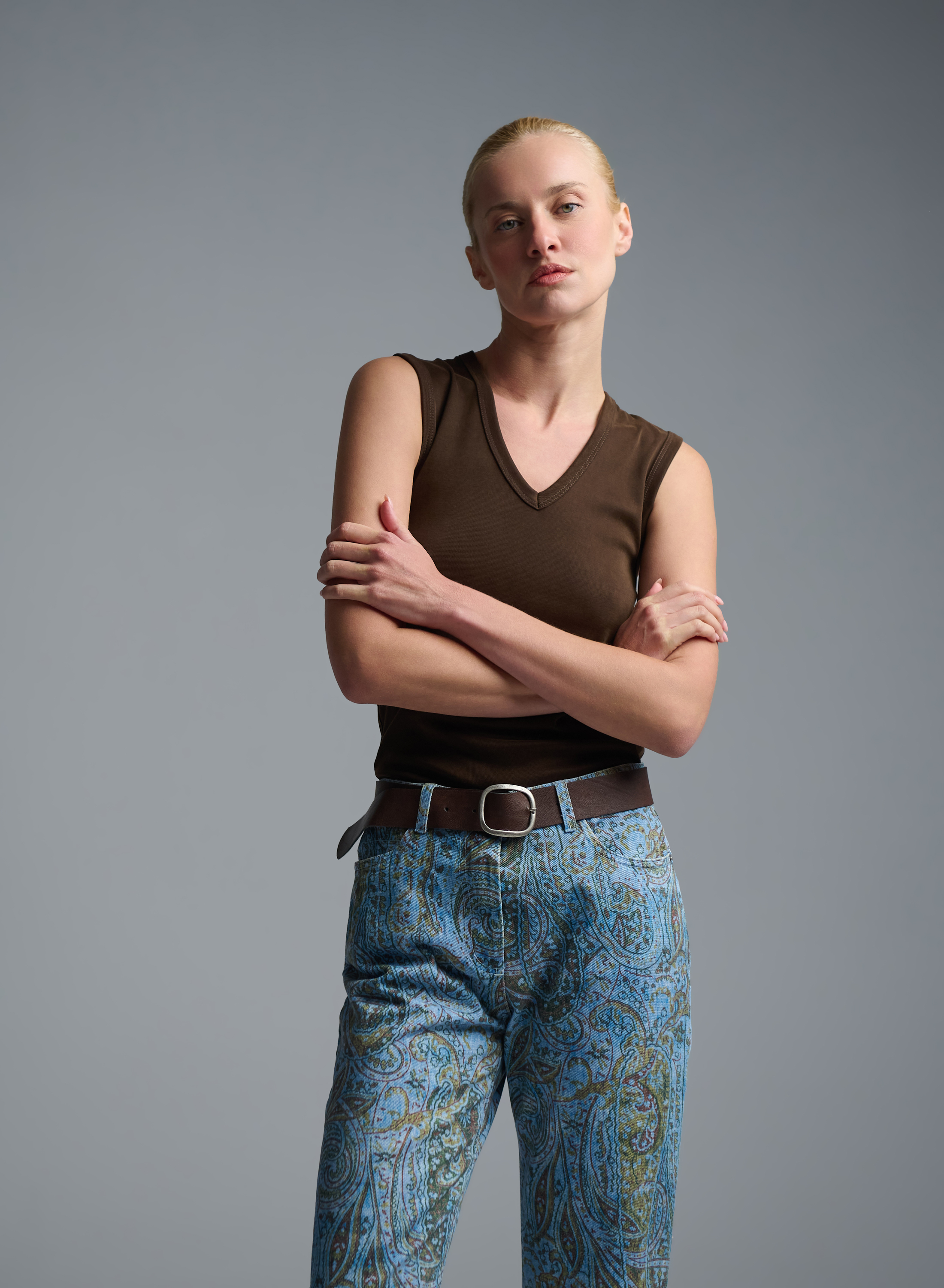 Chocolate sleeveless Top with V neckline Imperial - 1