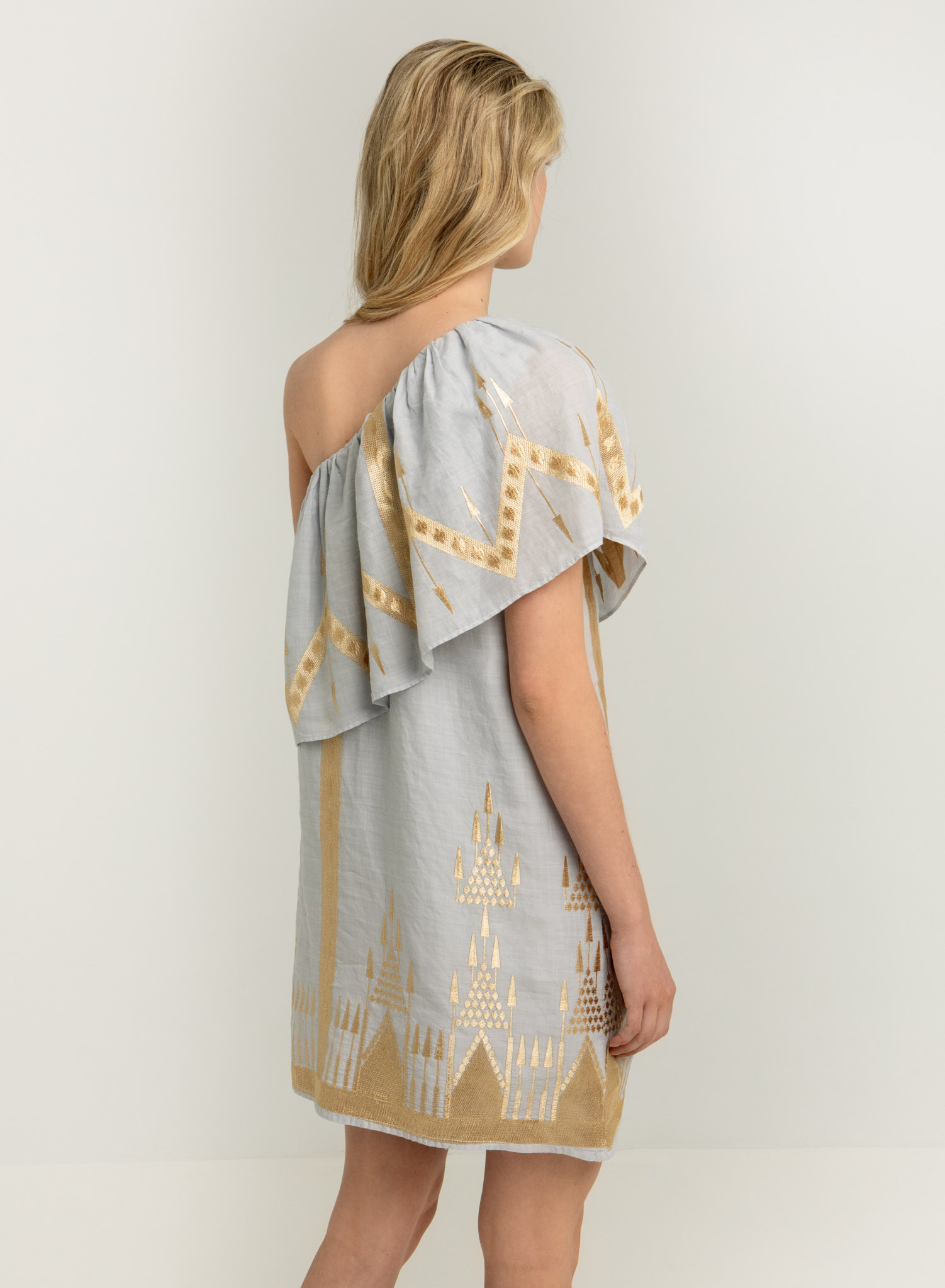 Ανοιχτό Γκρι-Χρυσό Φόρεμα Roots με έναν ώμο και με βολάν Greek Archaic Kori - 2