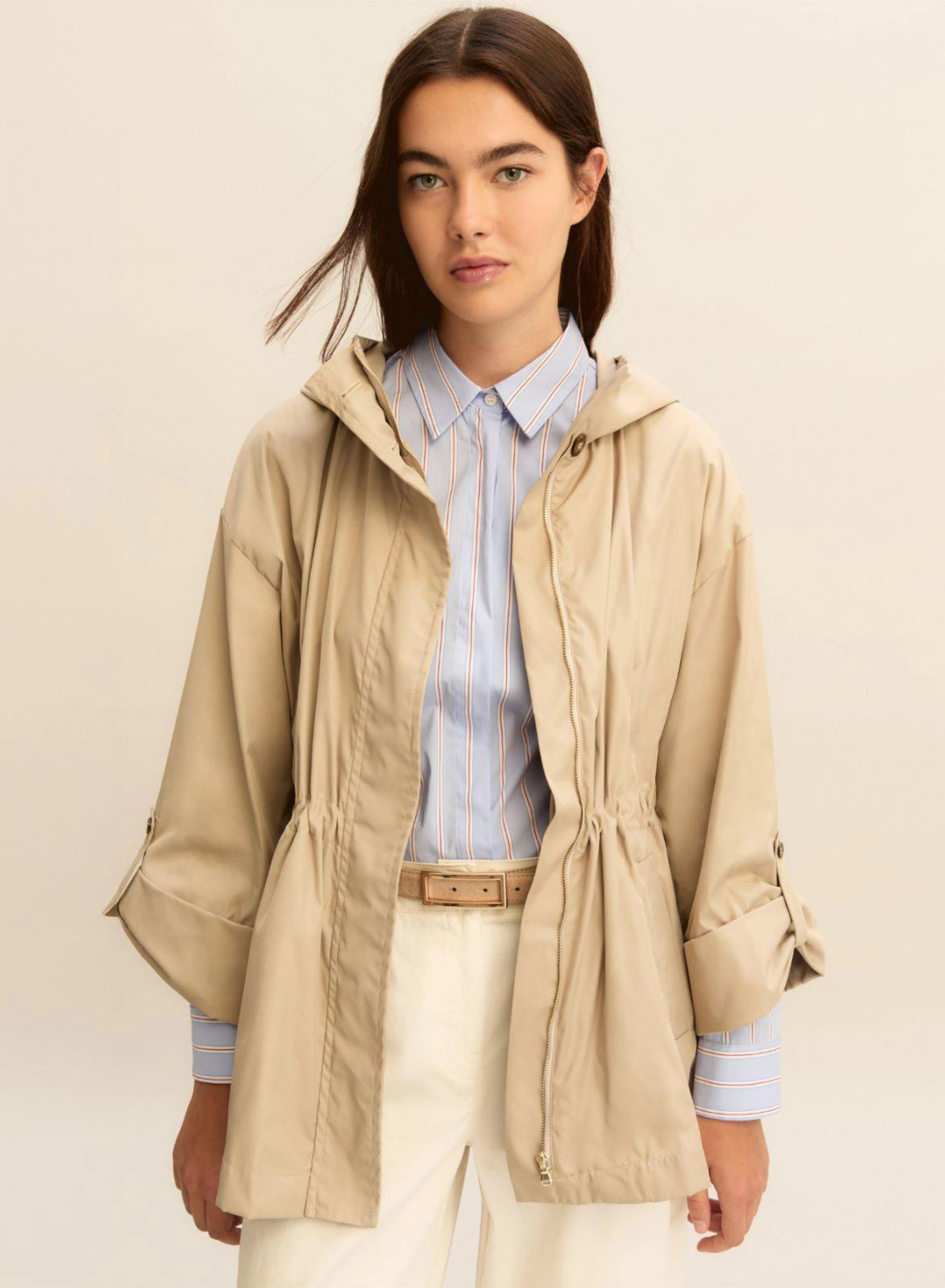 Μπεζ αδιάβροχο Parka με κουκούλα και με εσωτερικό κορδόνι στη μέση Emme Marella - 4