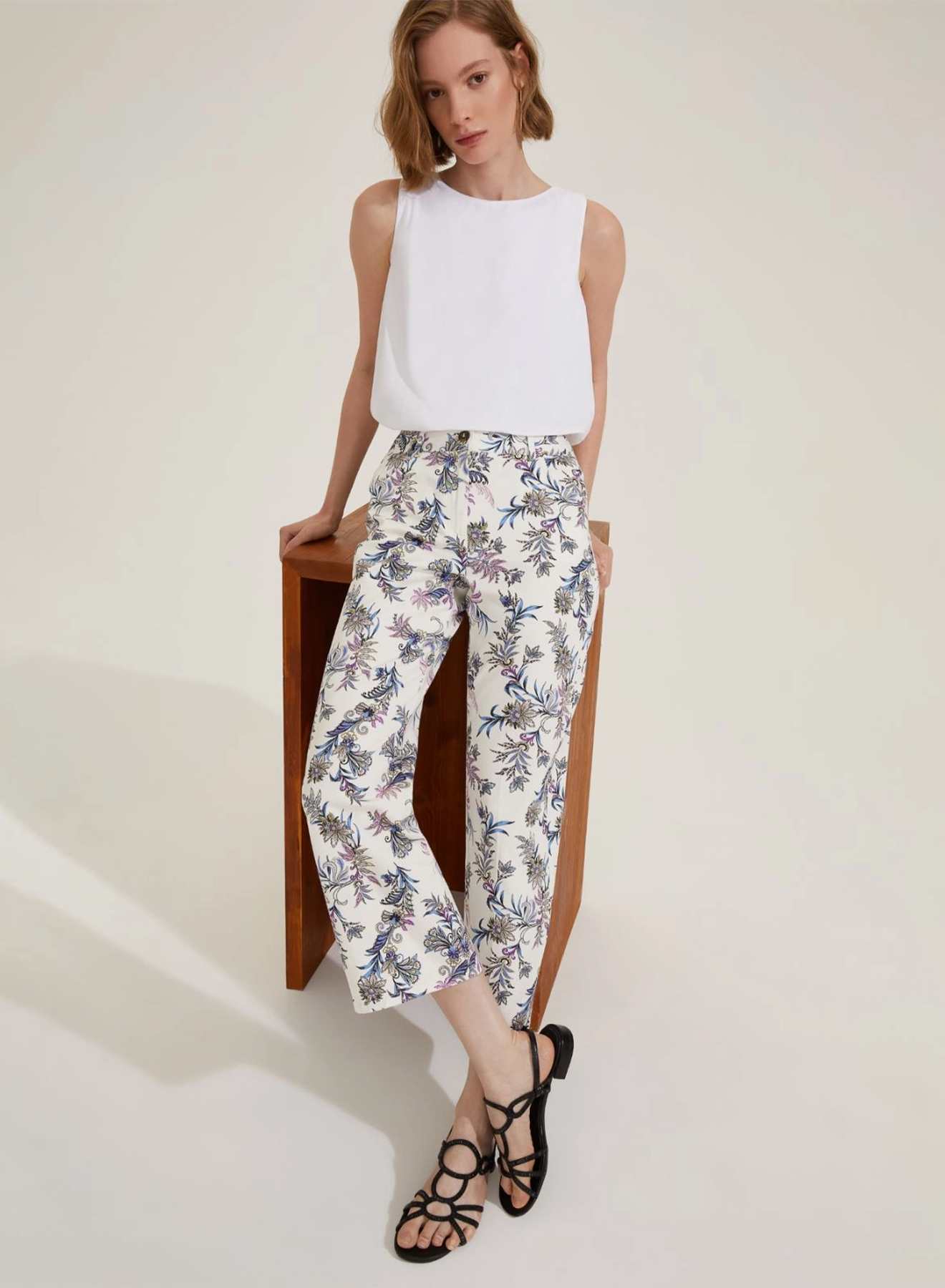 Κρεμ floral cropped Παντελόνι σε ίσια γραμμή Emme Marella - 2
