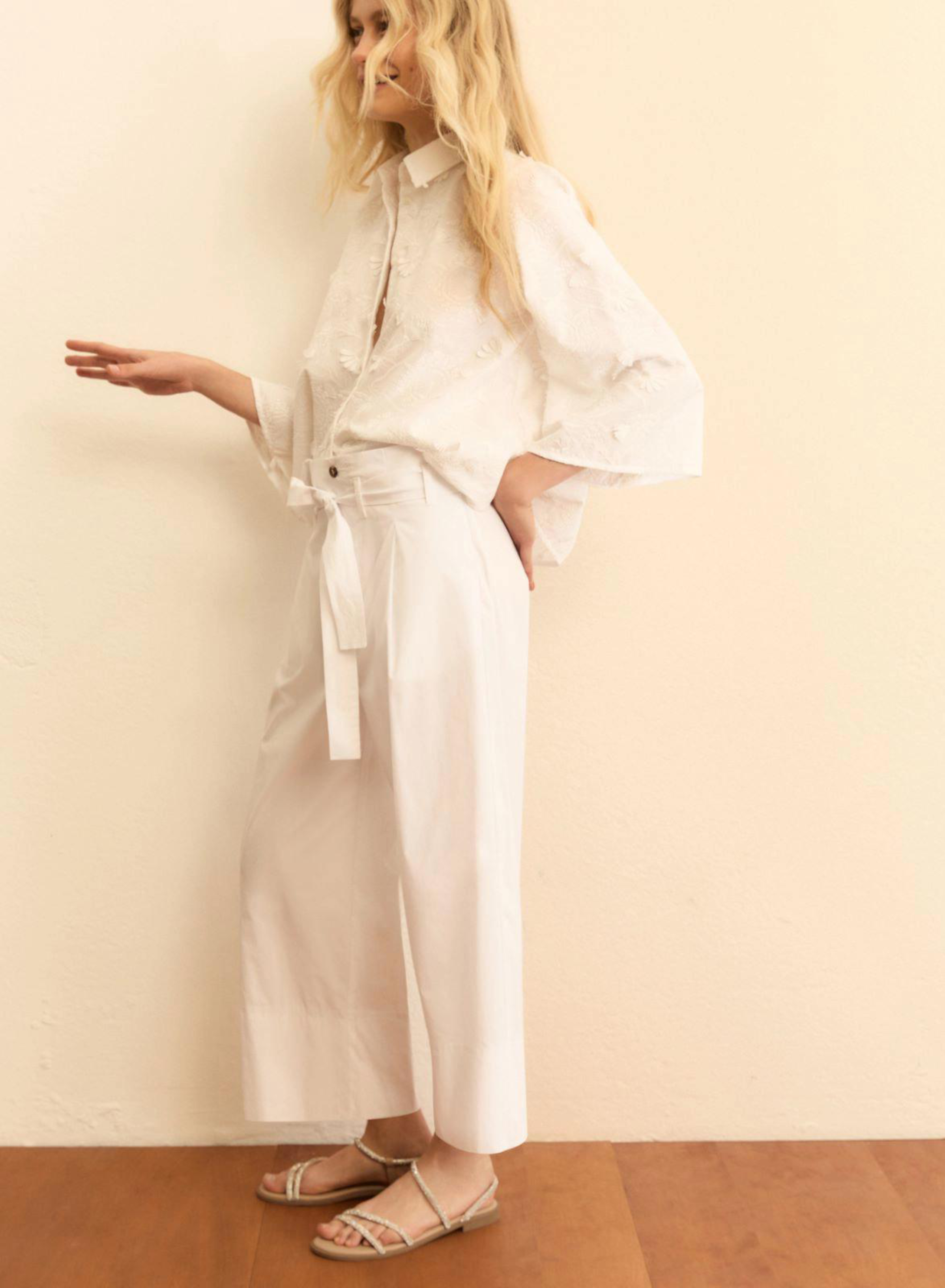 Λευκό Παντελόνι ποπλίνα με ζώνη και με πιέτες Emme Marella - 3