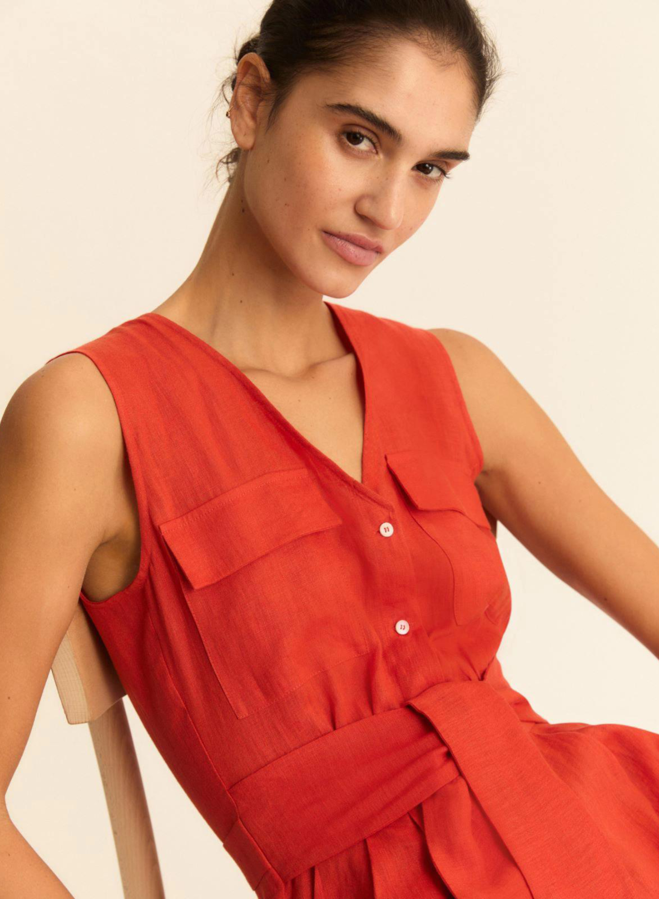 Πορτοκαλί αμάνικη ολόσωμη λινή Φόρμα με V λαιμόκοψη και με κουμπιά Emme Marella - 1