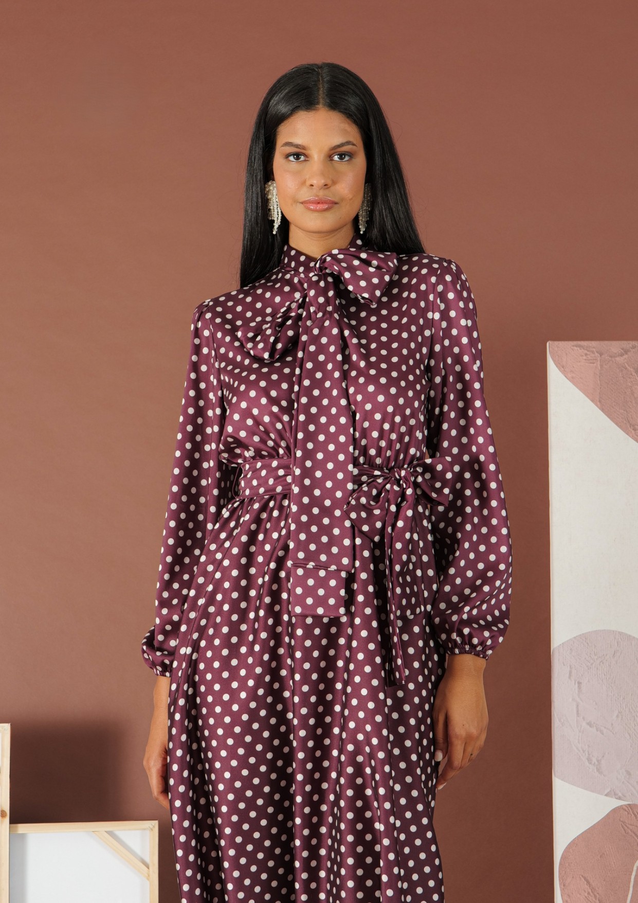 Μπορντώ-Εκρού silky touch Φόρεμα πουά με γραβάτα και με ζώνη R.R. - 1