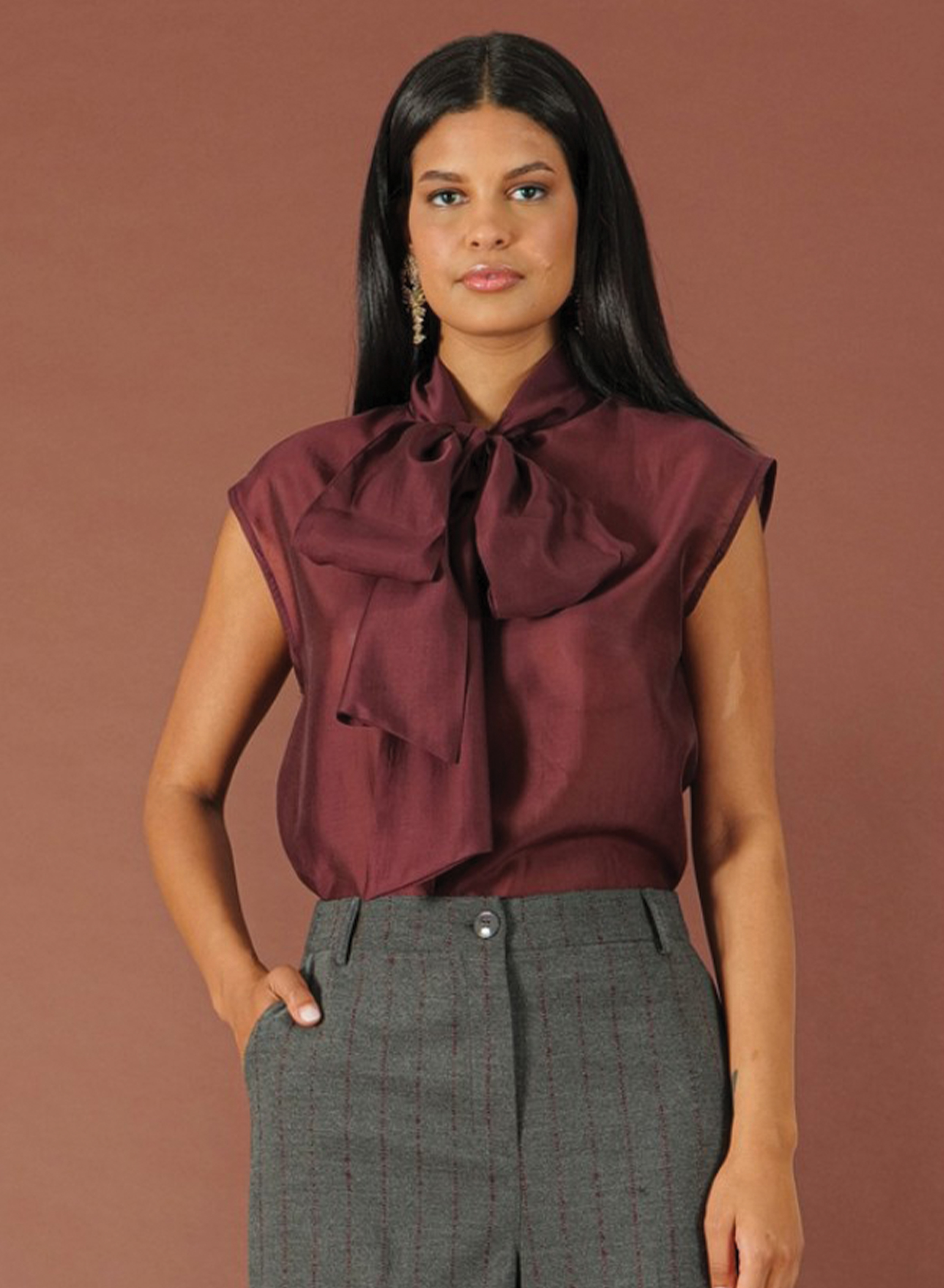 Bordeaux sleeveless Blouse with tie bow R.R. - 0