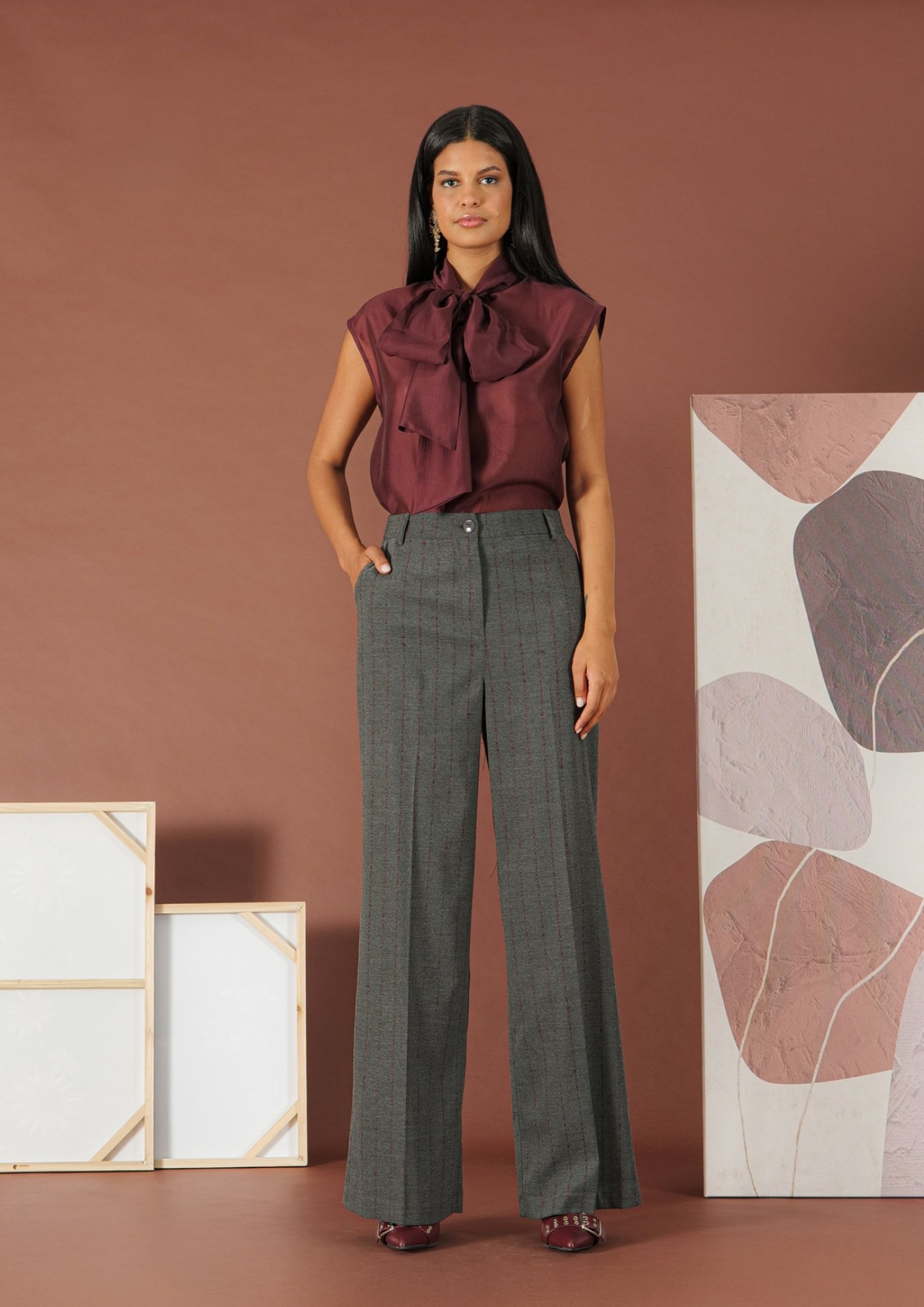 Bordeaux sleeveless Blouse with tie bow R.R. - 2