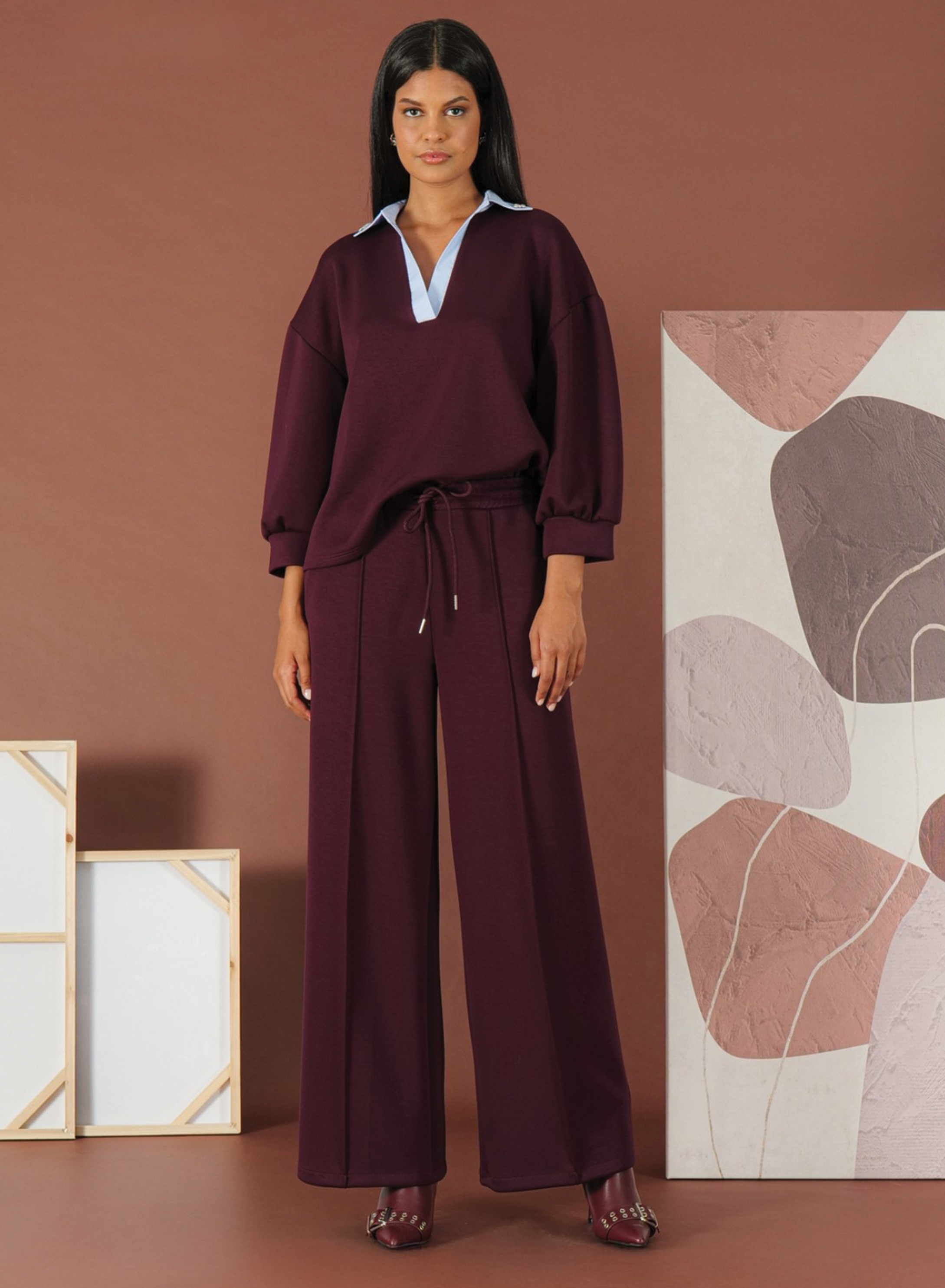 Bordeaux sweatshirt style Blouse with V neckline and shirt lapel with decorative rhinestones R.R. - 1