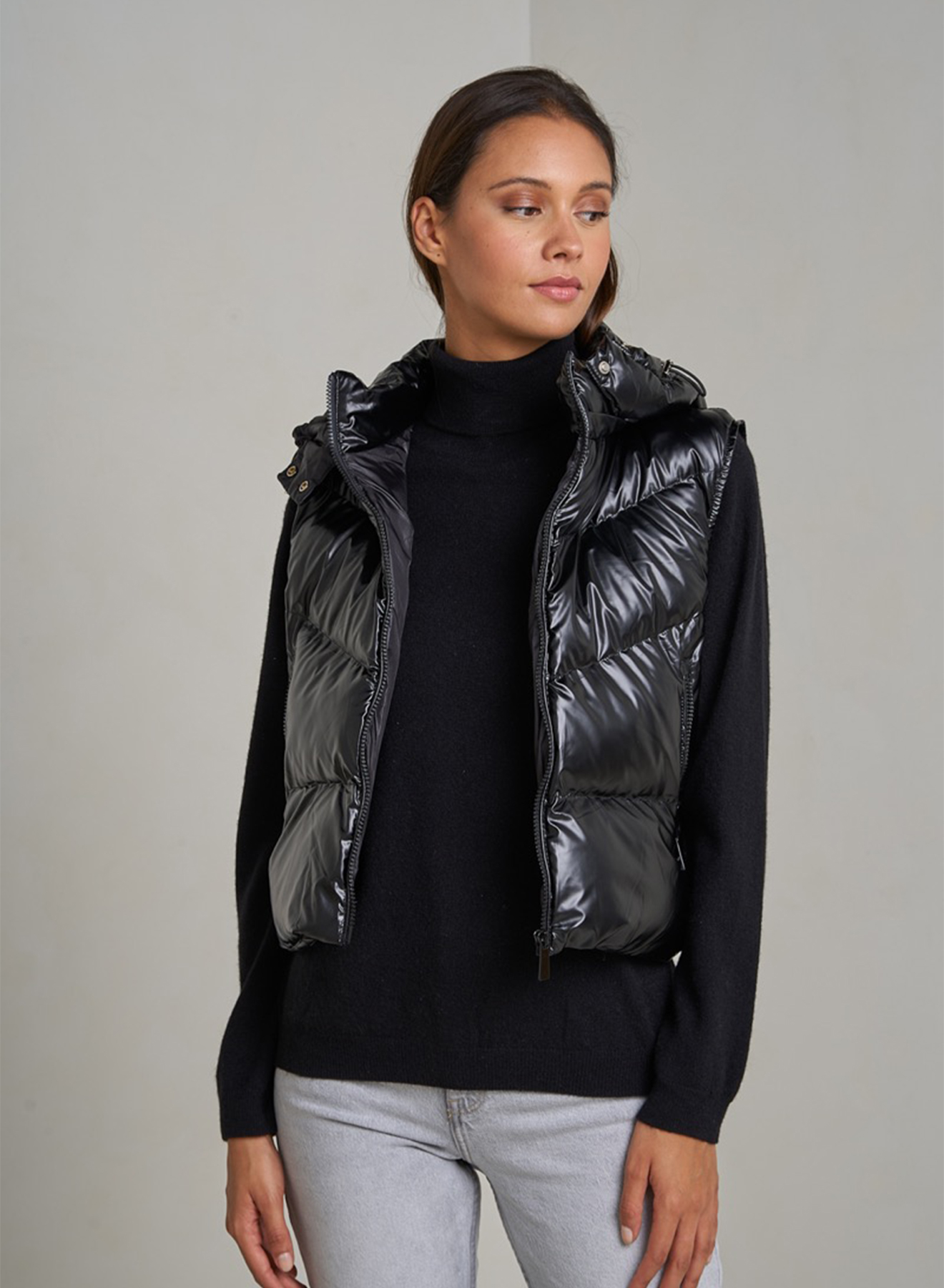 Short sleeveless puffer jacket with detachable hood - 0