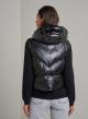 Short sleeveless puffer jacket with detachable hood - 3