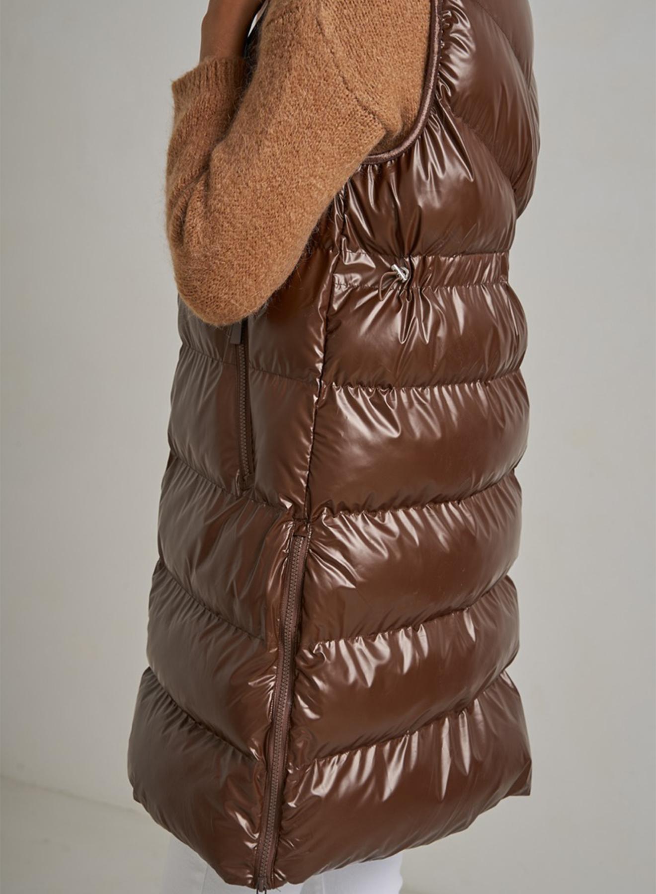  Long sleeveless puffer jacket with side zip and detachable hood - 2
