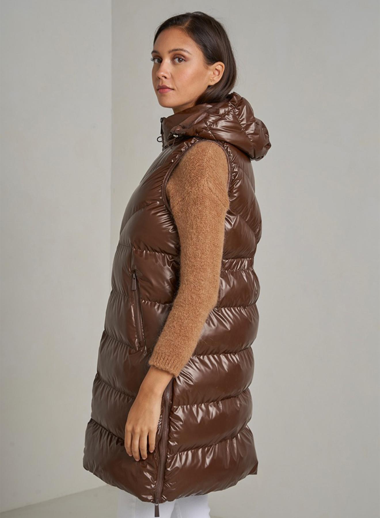  Long sleeveless puffer jacket with side zip and detachable hood - 3