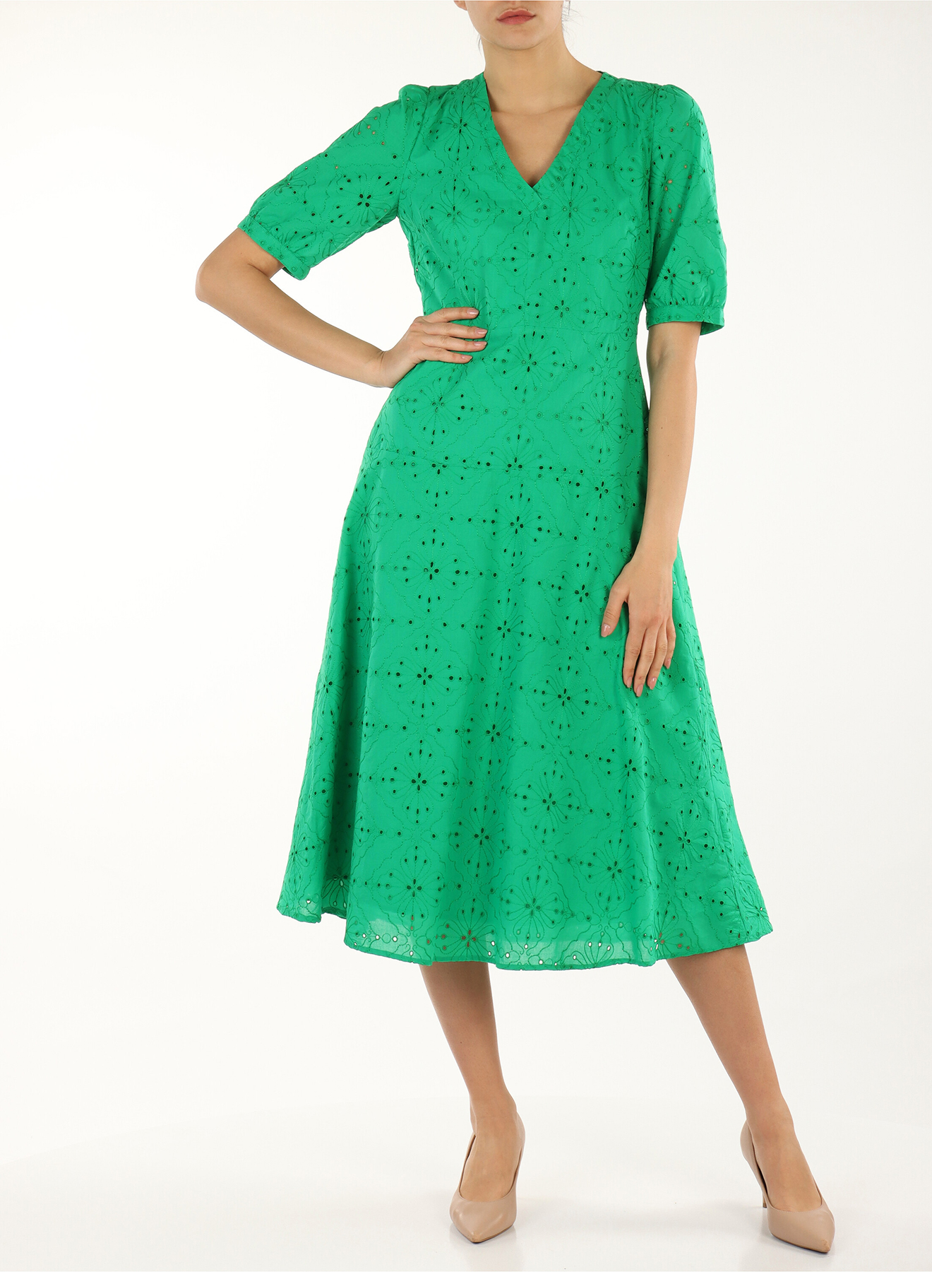 Broderie dress with V-neck and short sleeves - 0
