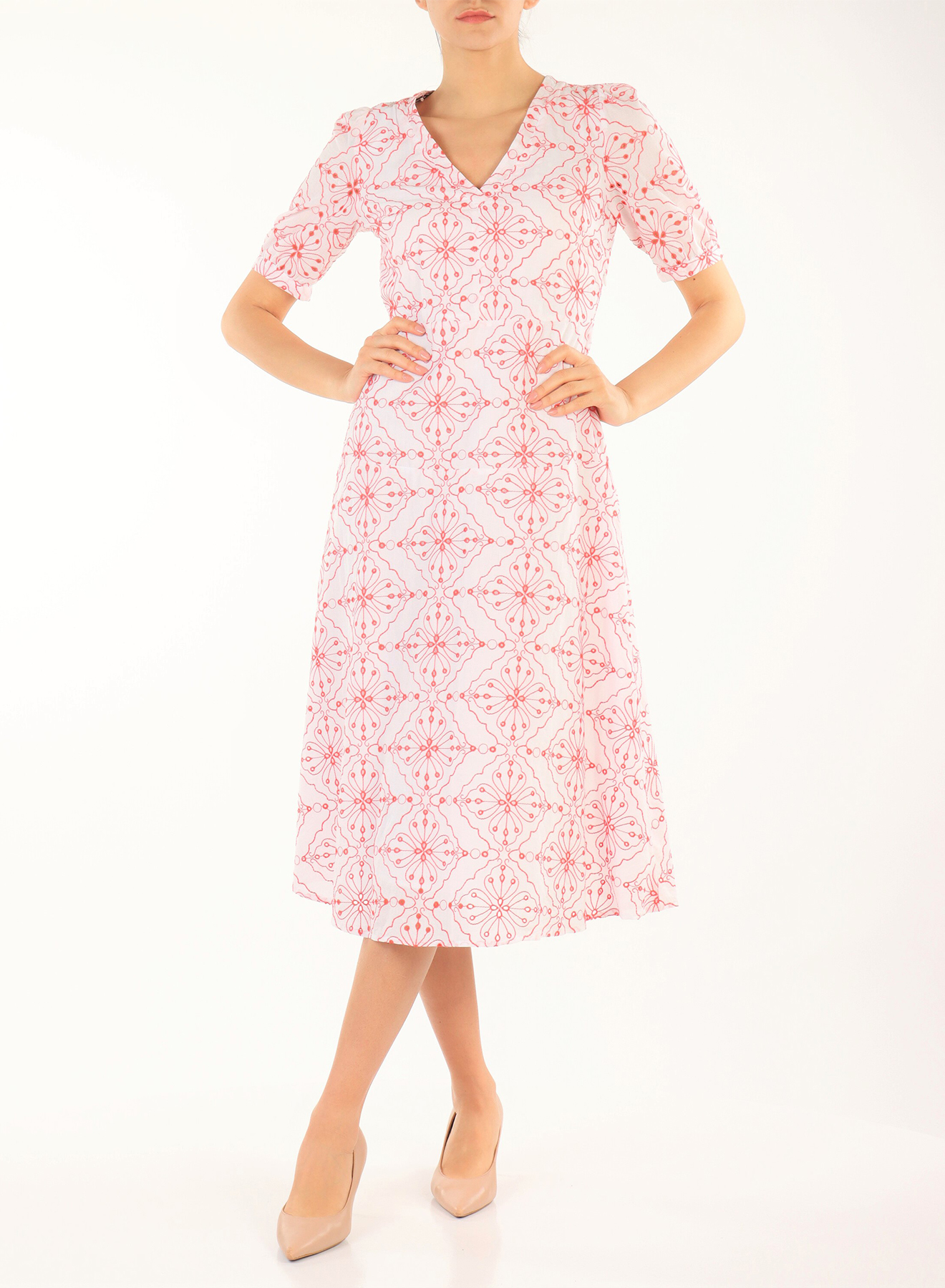 Broderie dress with V-neck and short sleeves - 1