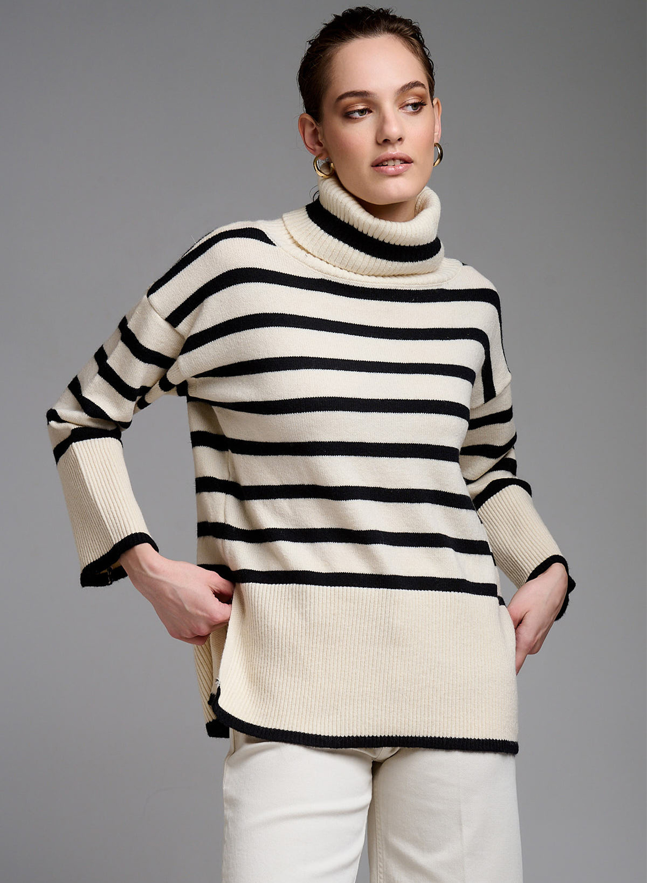 Turtleneck sweater with stripes - 0