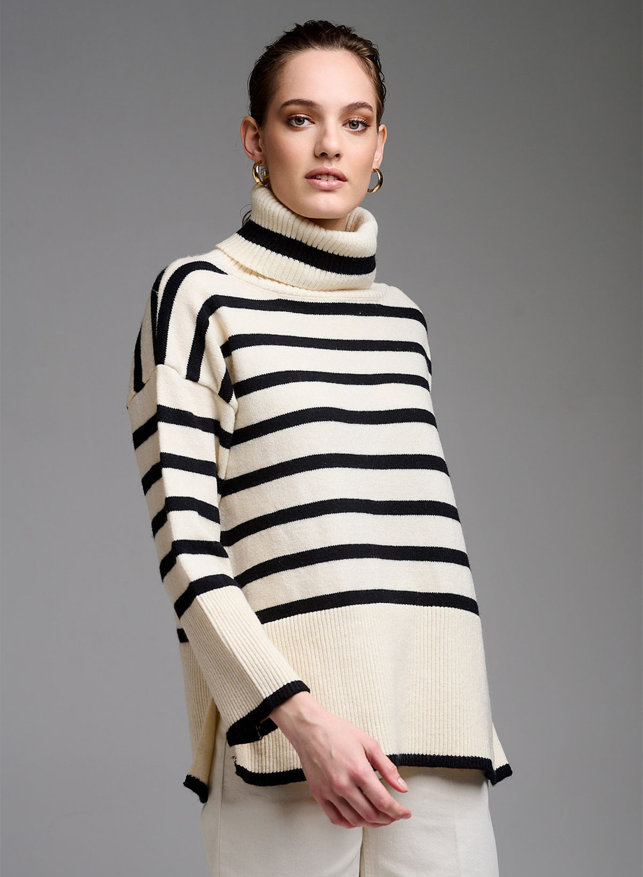 Turtleneck sweater with stripes - 1